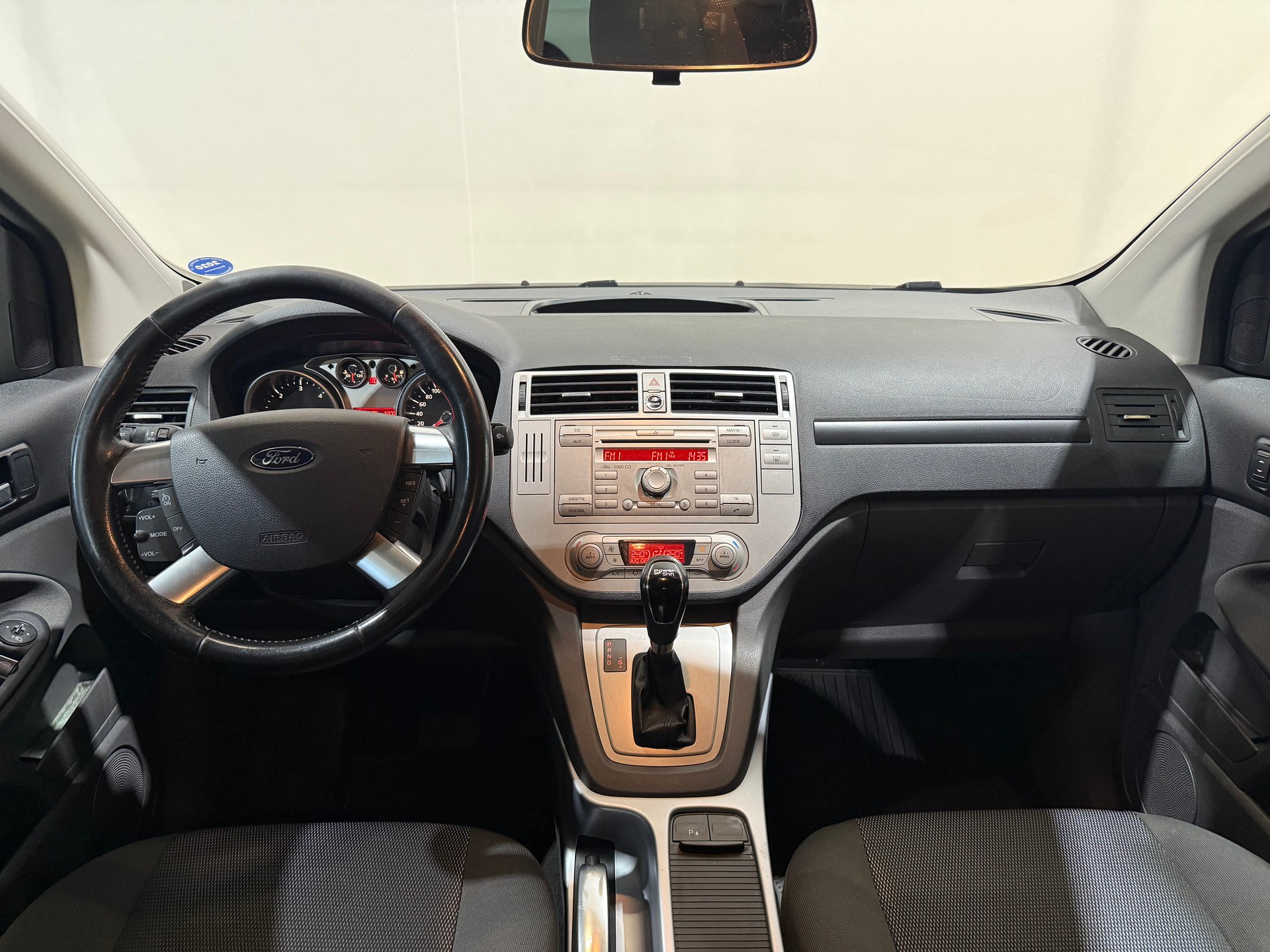 FORD Kuga 2.0 TDCi Individual 4WD PowerShift-image-11