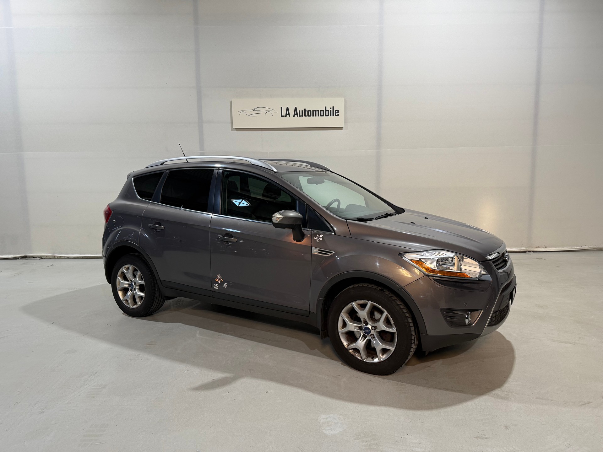FORD Kuga 2.0 TDCi Individual 4WD PowerShift-image-5