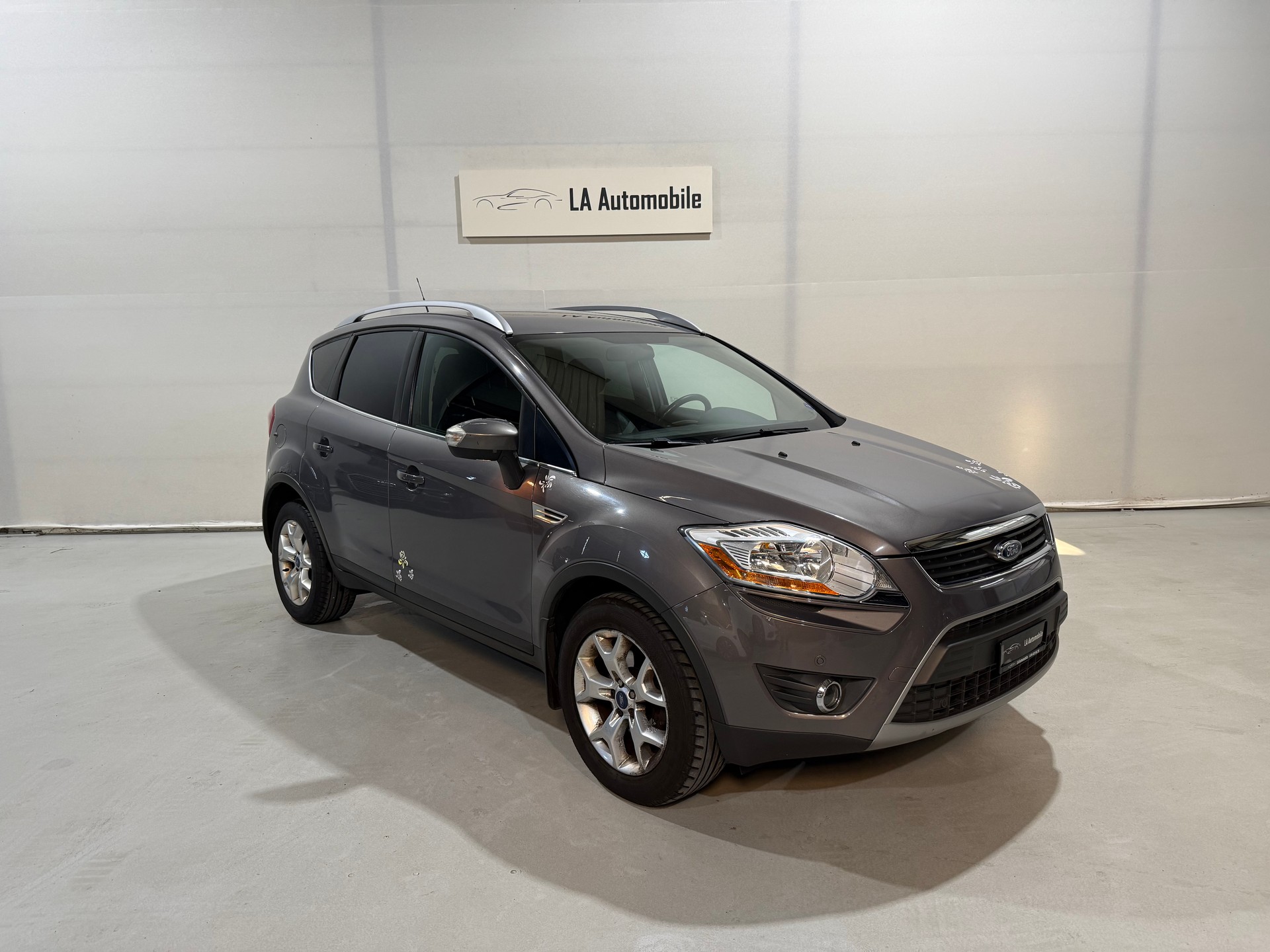FORD Kuga 2.0 TDCi Individual 4WD PowerShift-image-4