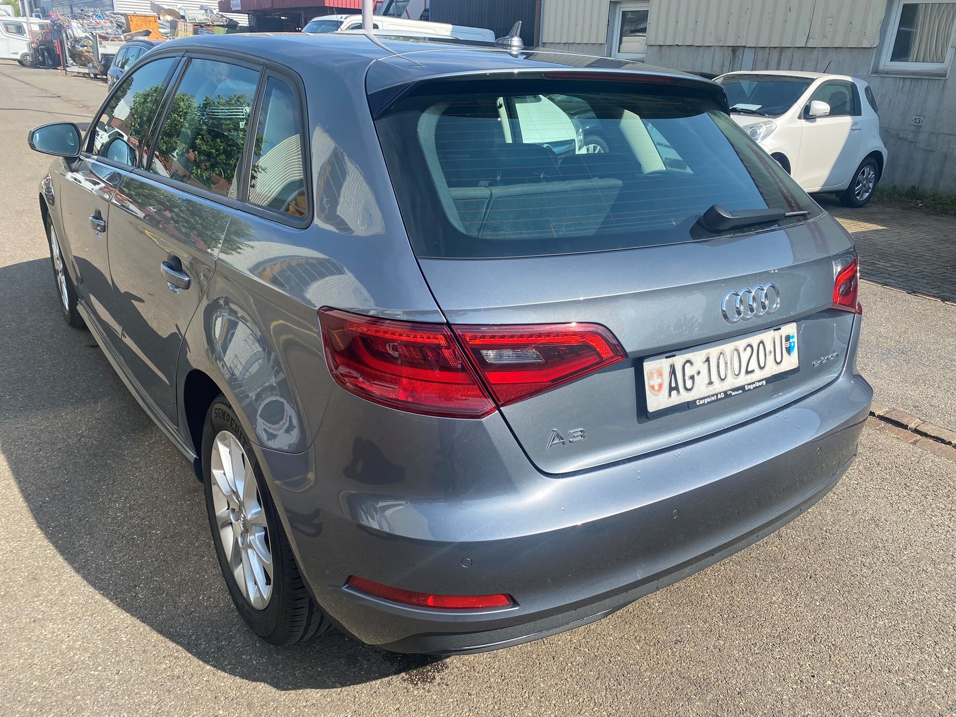 AUDI A3 Sportback 1.4 e-tron Ambition S-tronic-image-2