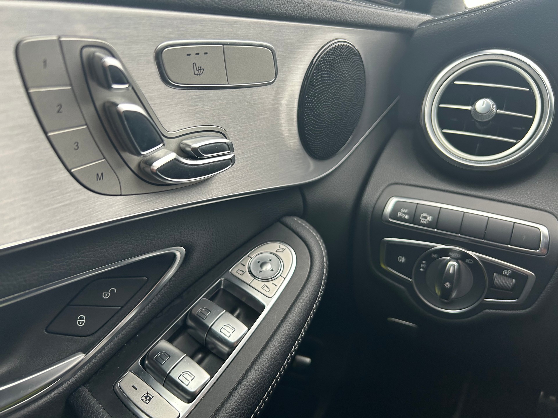 MERCEDES-BENZ C 43 AMG 4Matic 9G-Tronic-image-4