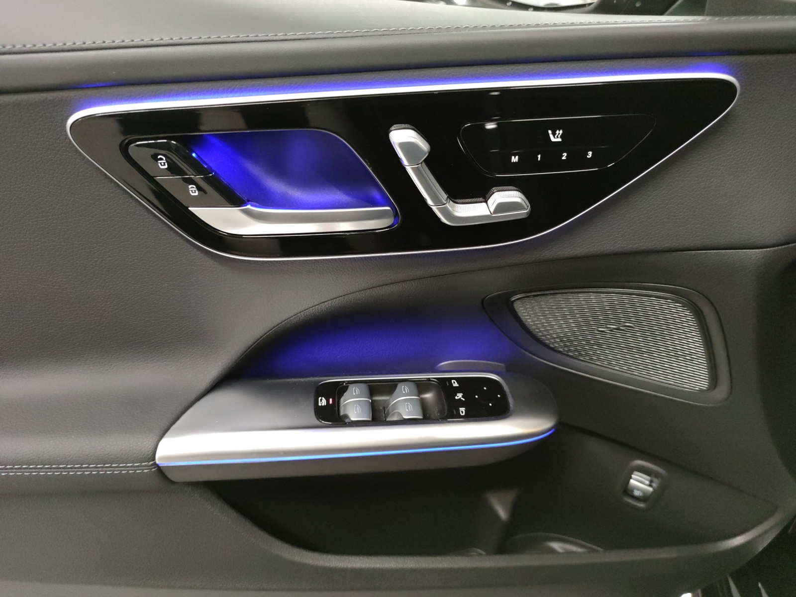 MERCEDES-BENZ C 300 AMG Line 4Matic T-Modell-image-5