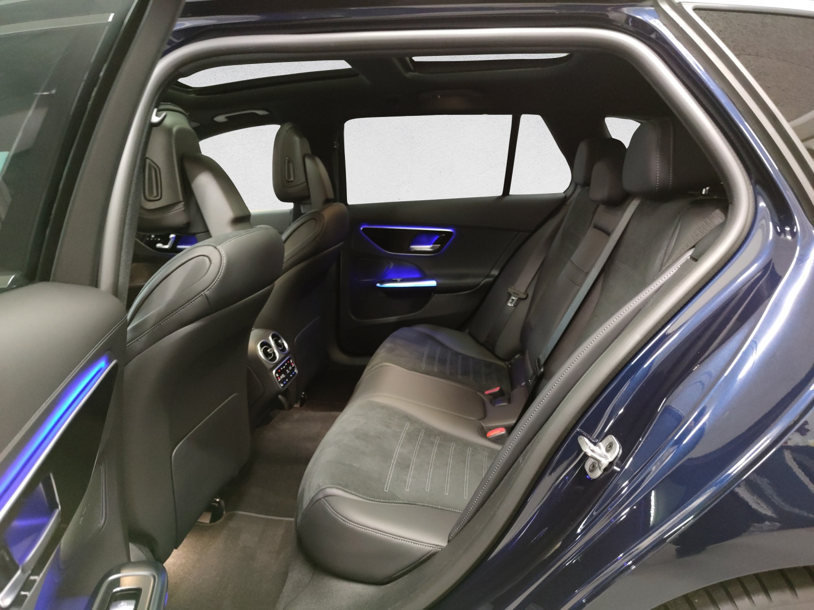 MERCEDES-BENZ C 300 AMG Line 4Matic T-Modell-image-12