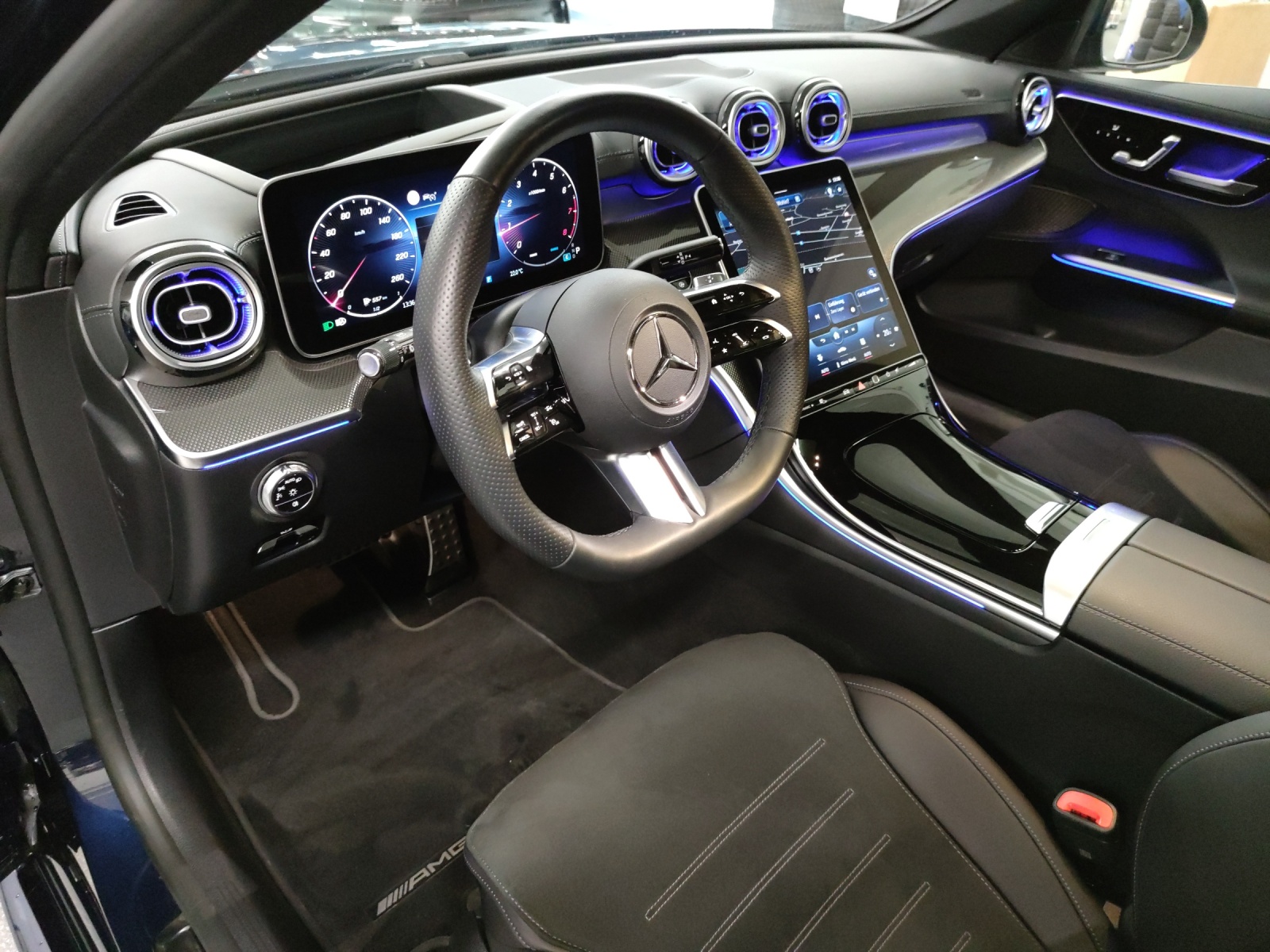 MERCEDES-BENZ C 300 AMG Line 4Matic T-Modell-image-10