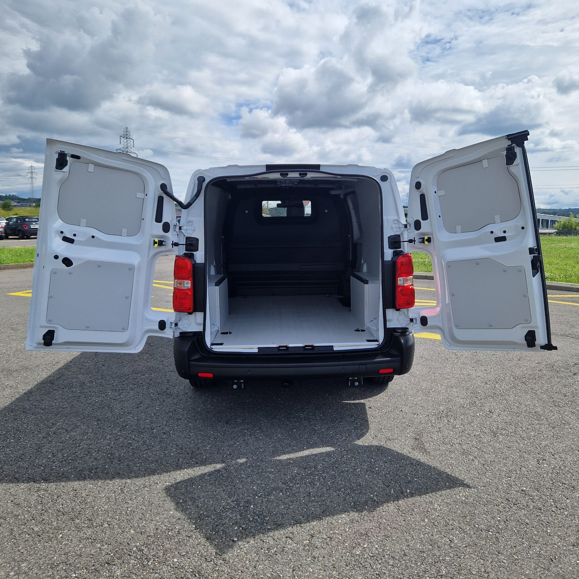 OPEL Vivaro Cargo 2.0 D s/s XL EN Aut.-image-15