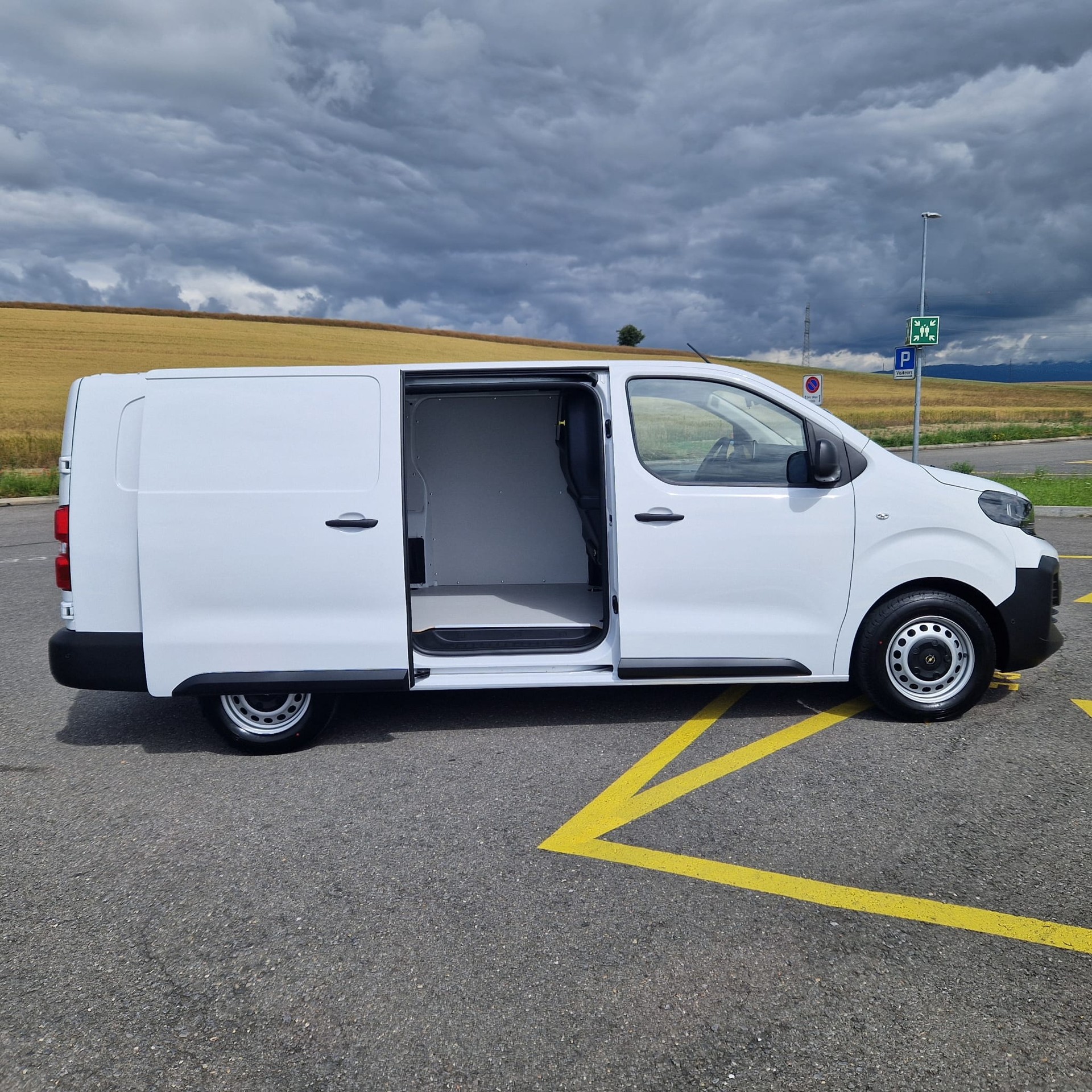 OPEL Vivaro Cargo 2.0 D s/s XL EN Aut.-image-8