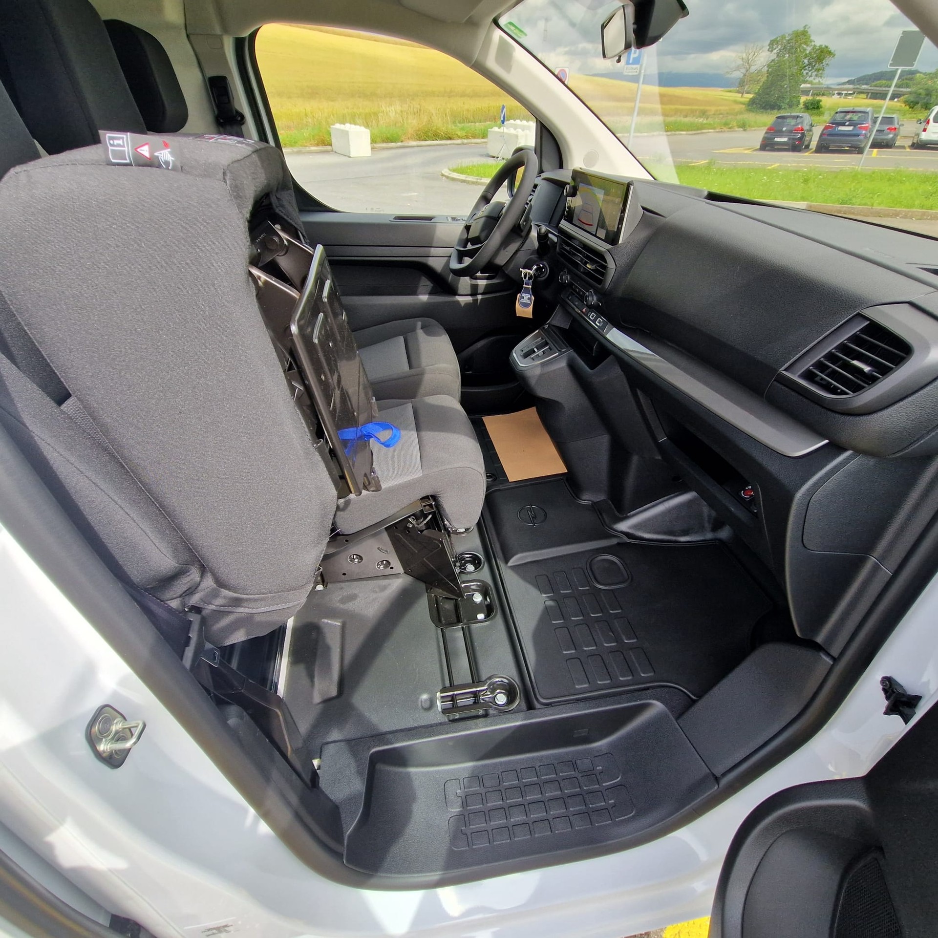 OPEL Vivaro Cargo 2.0 D s/s XL EN Aut.-image-23