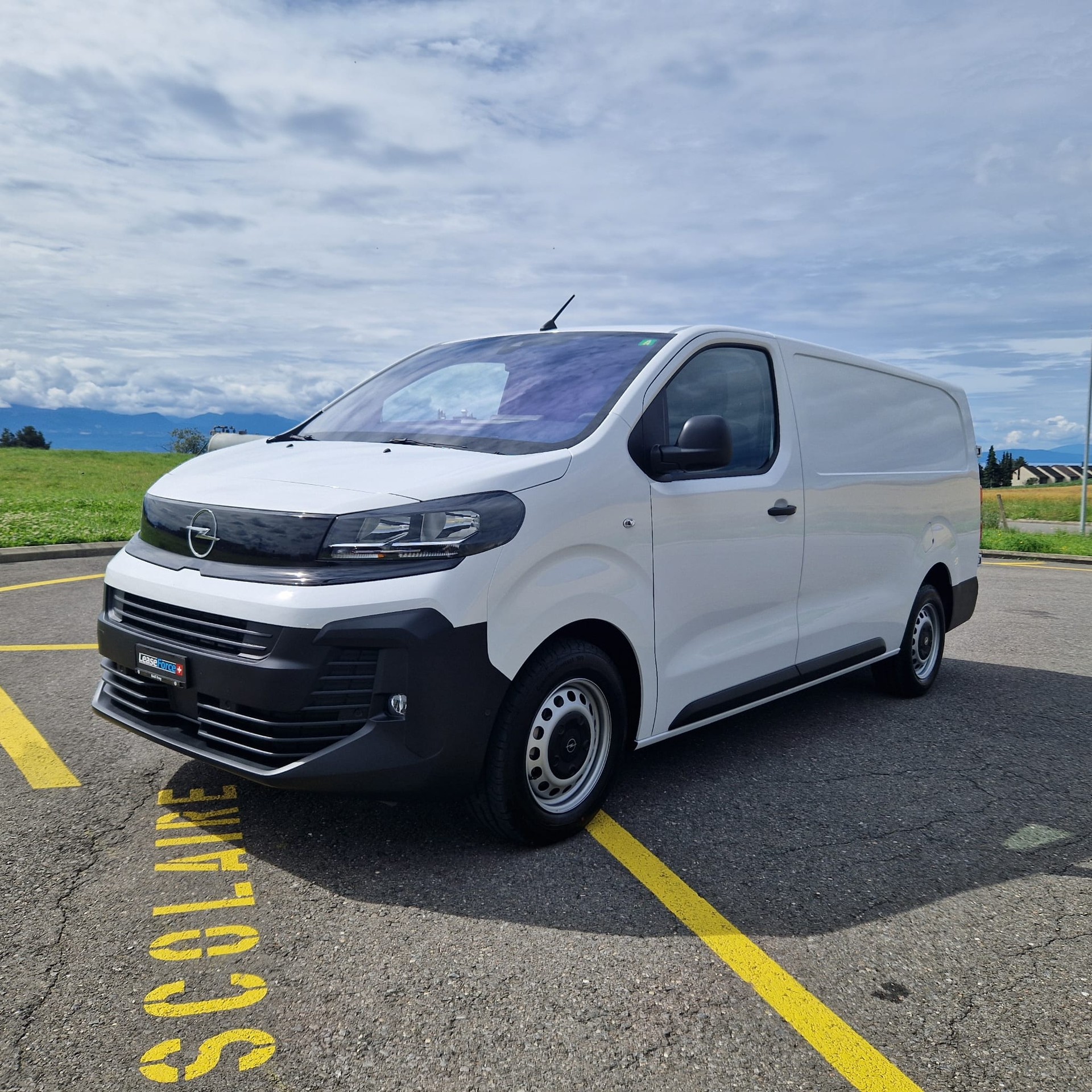 OPEL Vivaro Cargo 2.0 D s/s XL EN Aut.-image-0