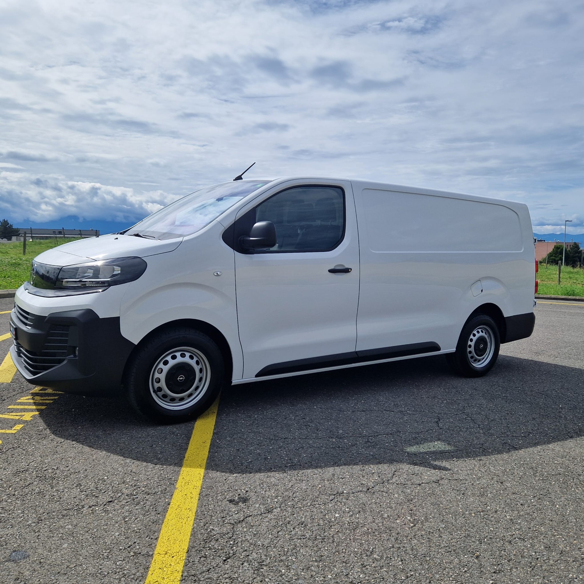 OPEL Vivaro Cargo 2.0 D s/s XL EN Aut.-image-17