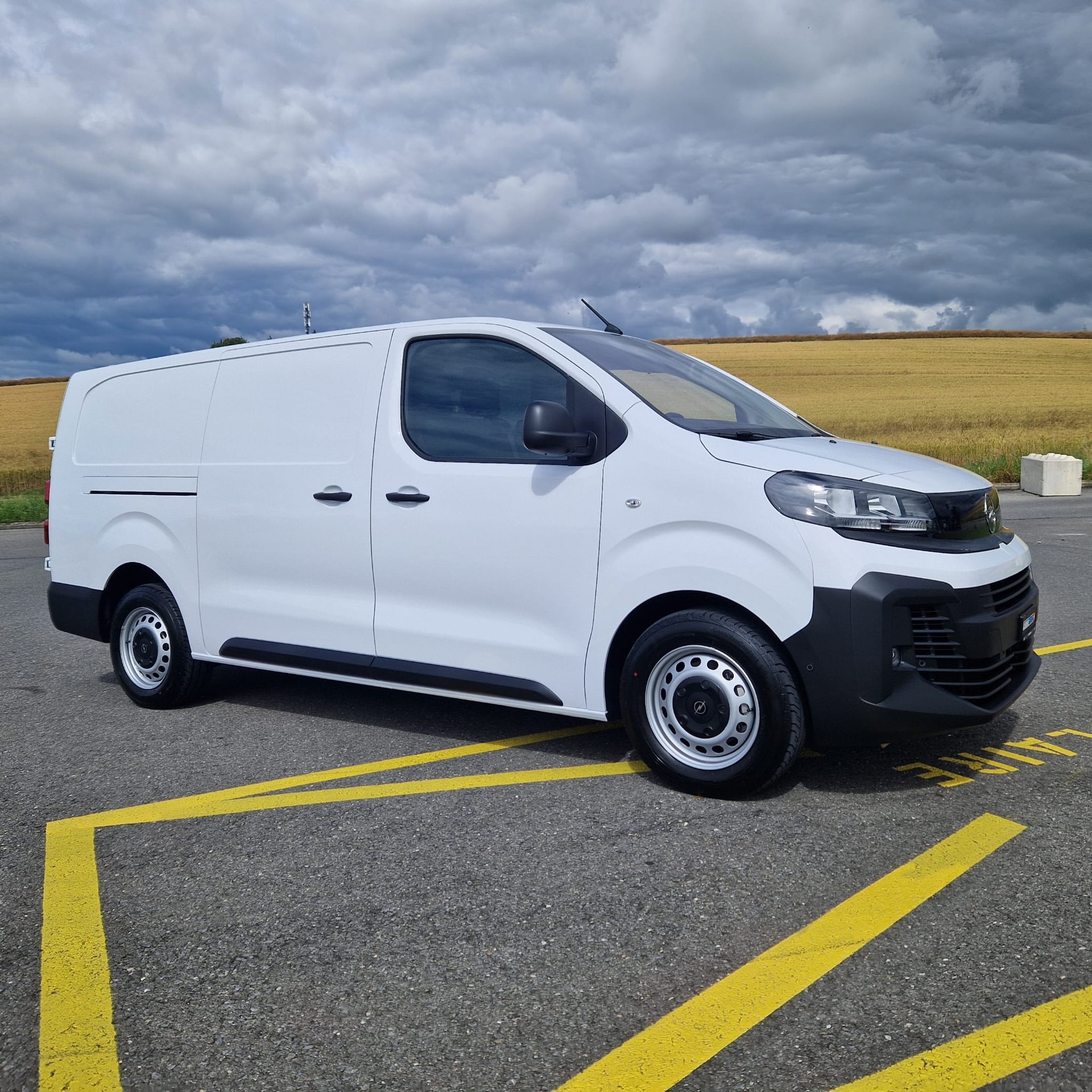 OPEL Vivaro Cargo 2.0 D s/s XL EN Aut.-image-7