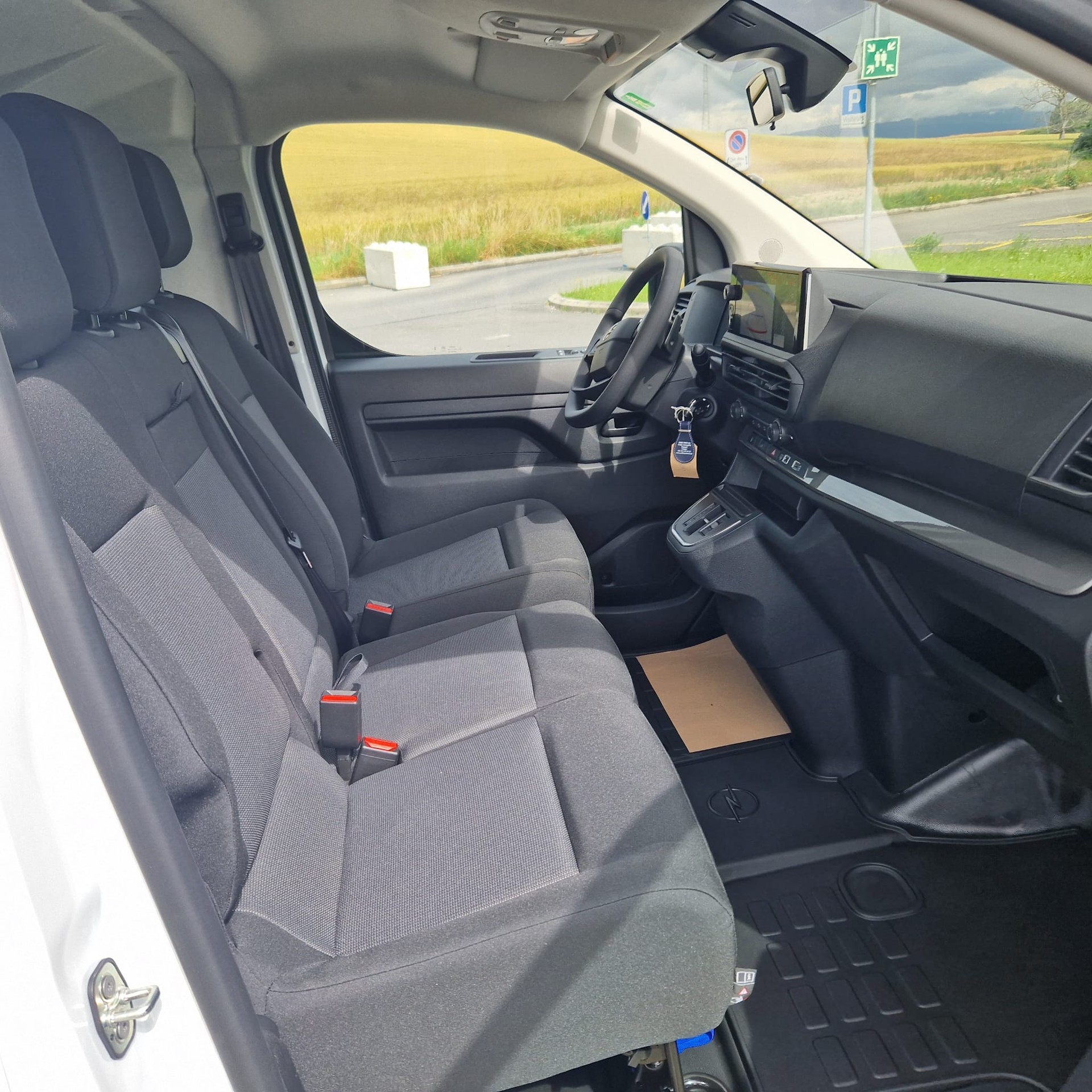 OPEL Vivaro Cargo 2.0 D s/s XL EN Aut.-image-20