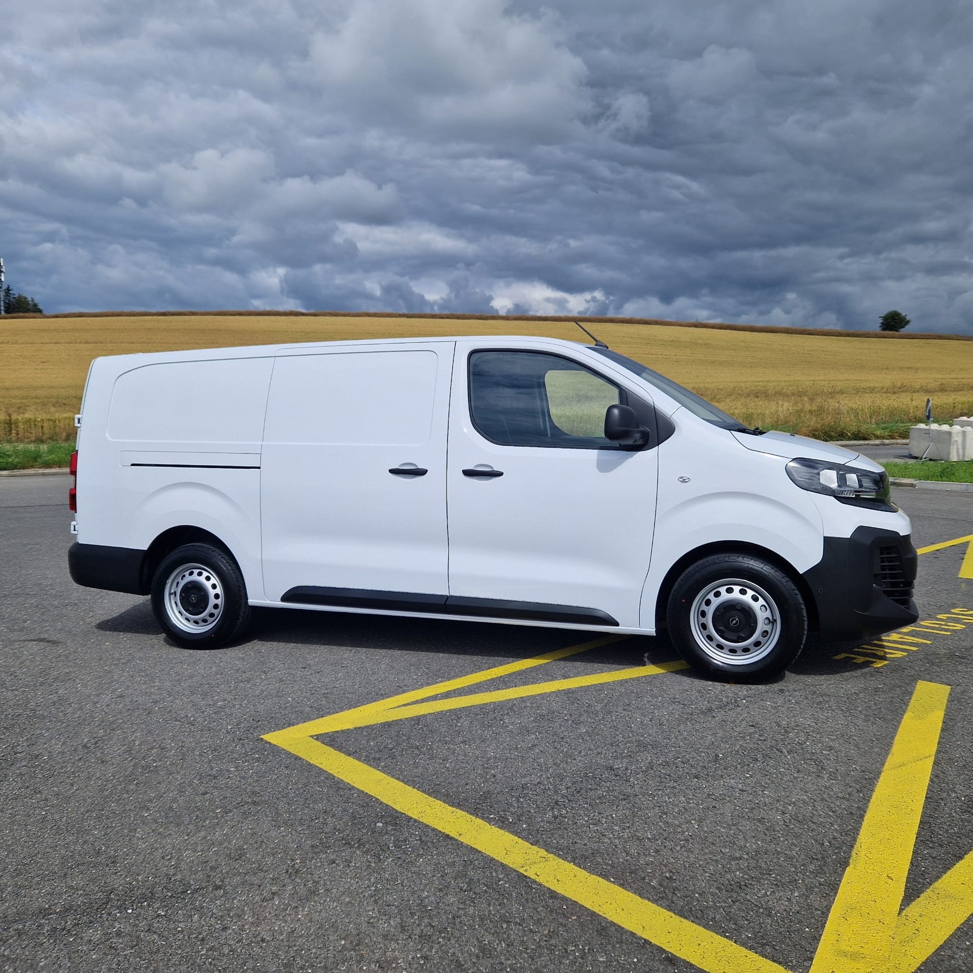 OPEL Vivaro Cargo 2.0 D s/s XL EN Aut.-image-4