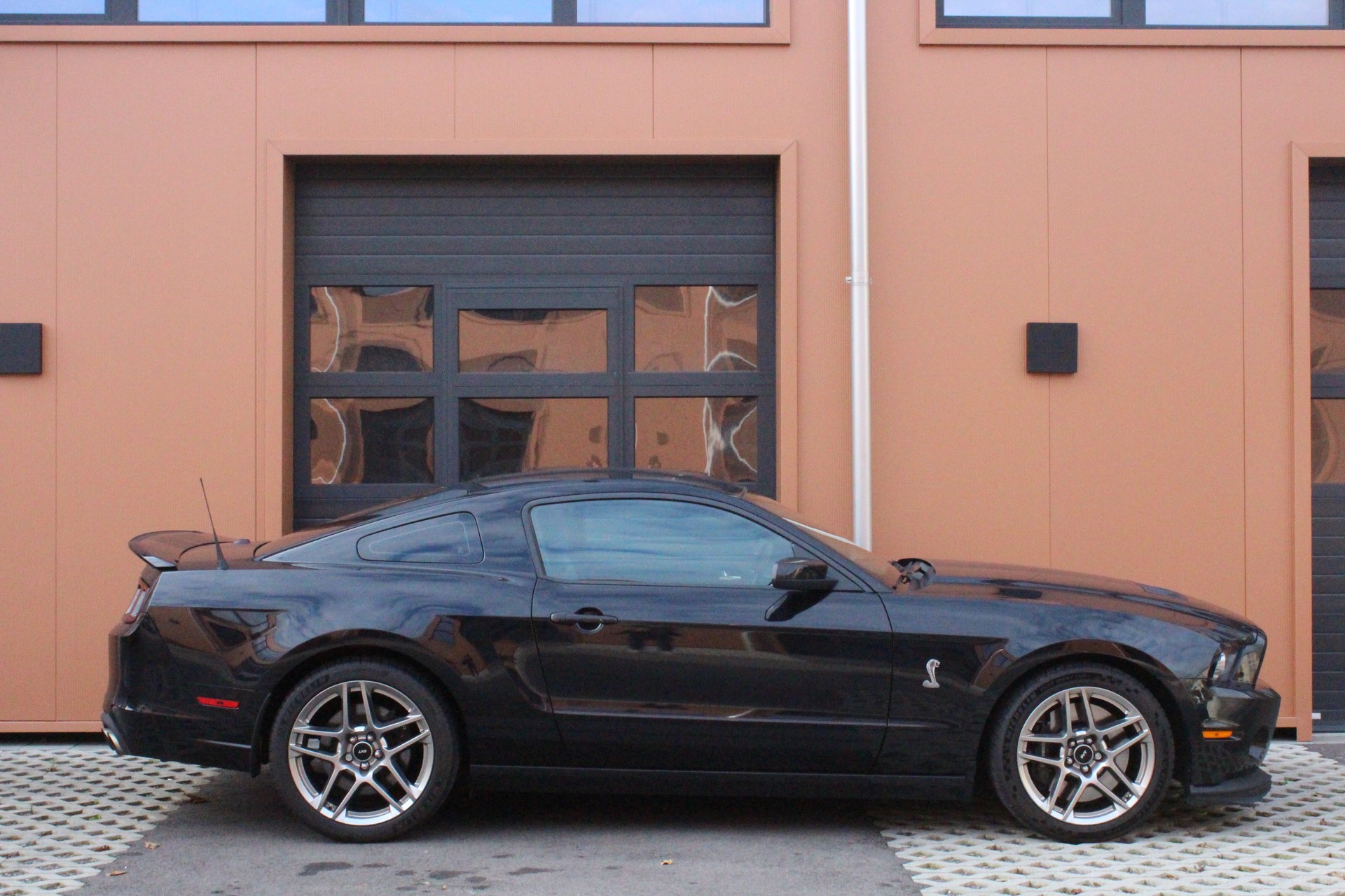 FORD Shelby GT500 5.8 SVT - "660 cv / Sièges Recaro / 1ère main"-image-2