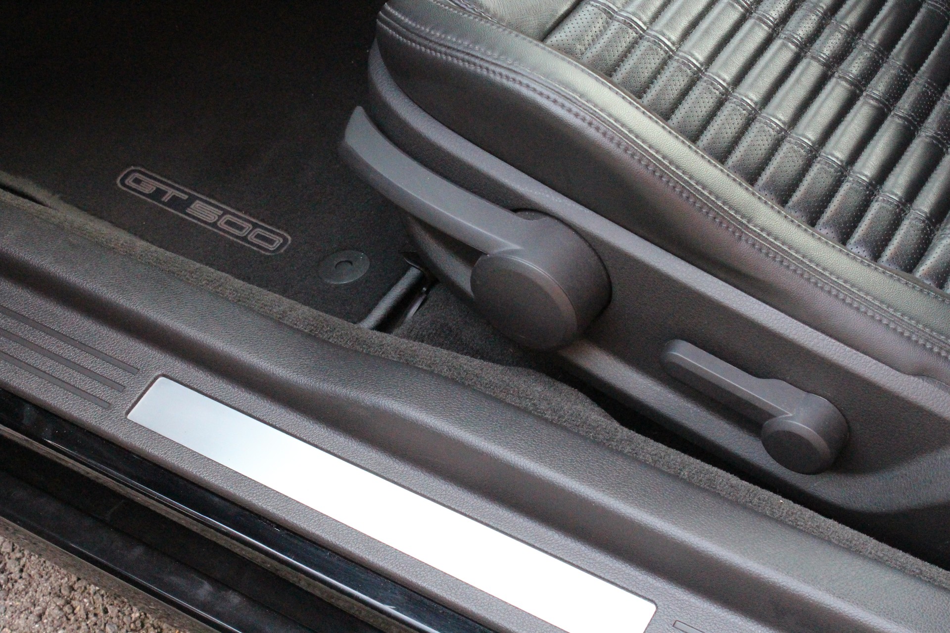 FORD Shelby GT500 5.8 SVT - "660 cv / Sièges Recaro / 1ère main"-image-18