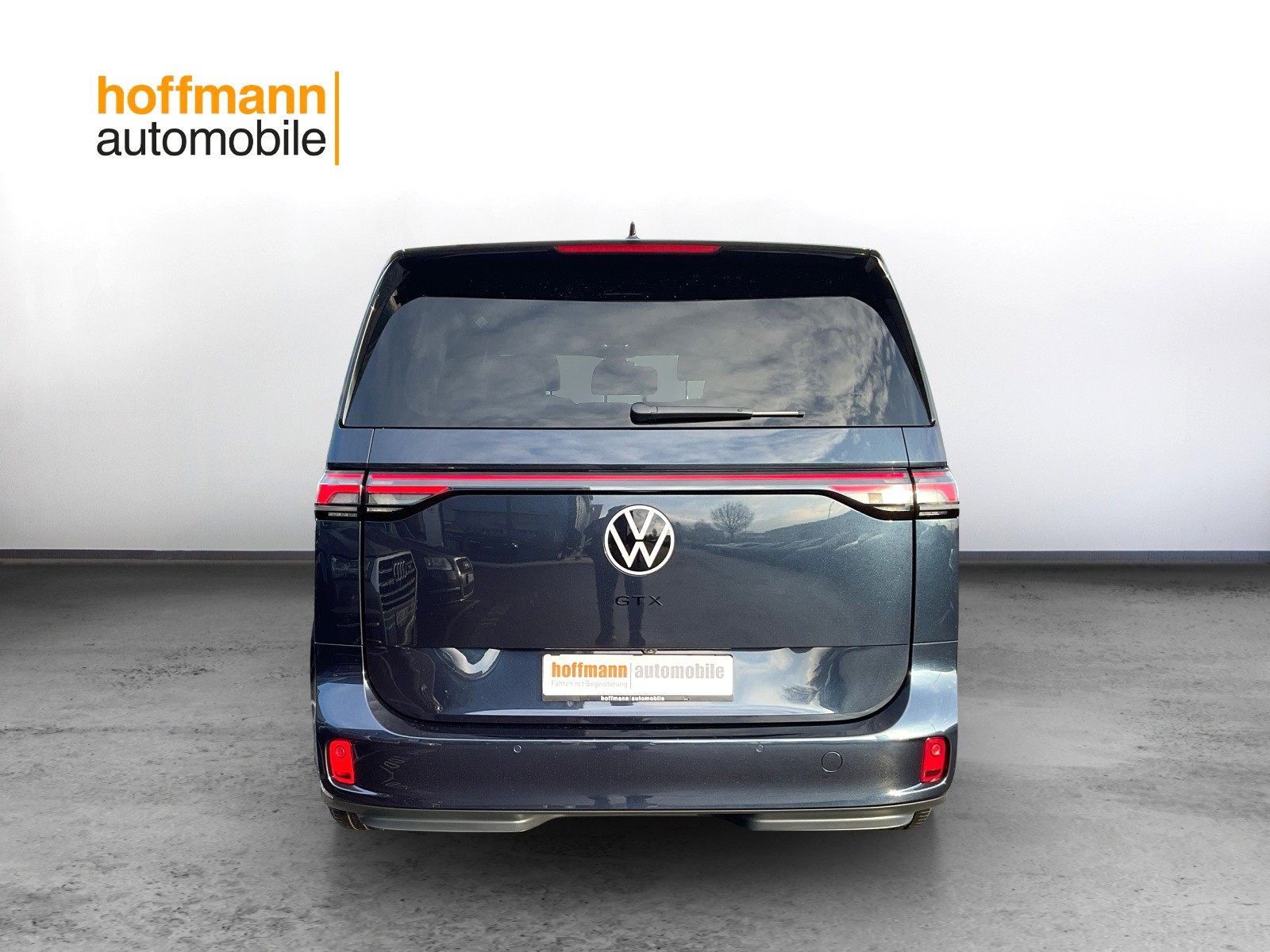 VW ID.Buzz LWB GTX 4 Motion-image-4