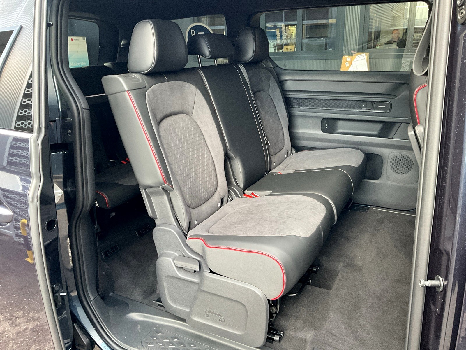 VW ID.Buzz LWB GTX 4 Motion-image-11