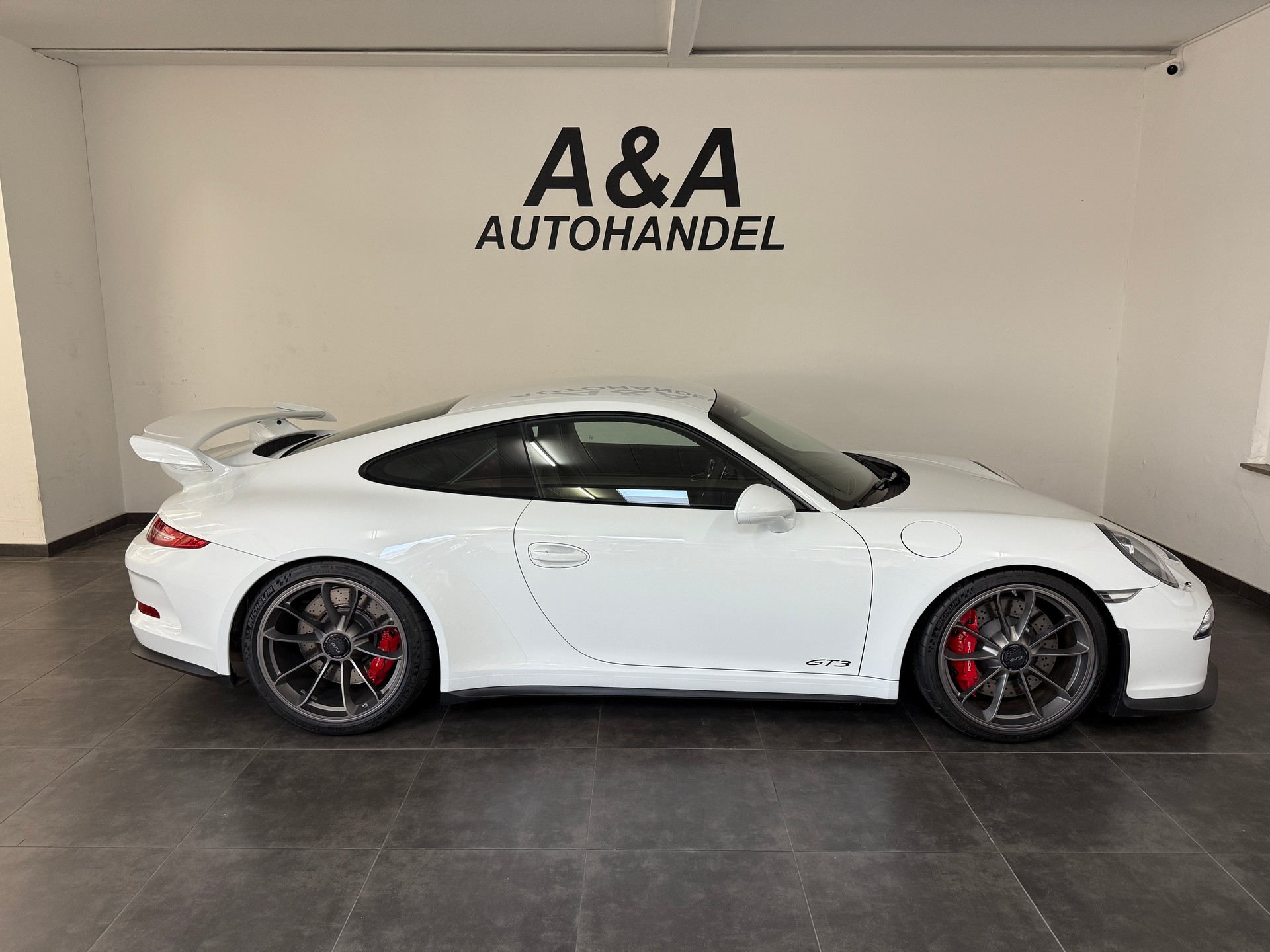 PORSCHE GT3-showroom-element-2