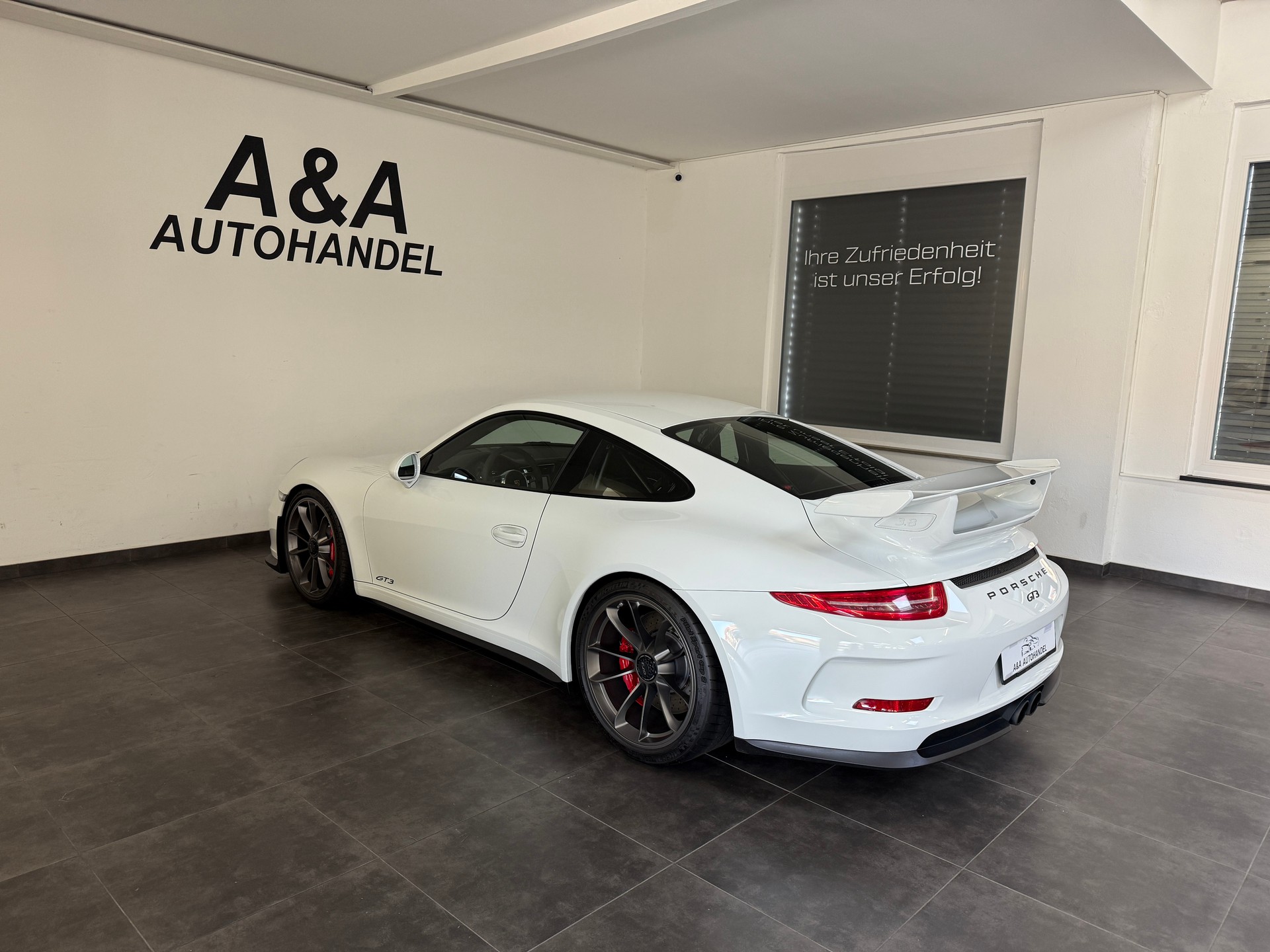 PORSCHE GT3-image-5