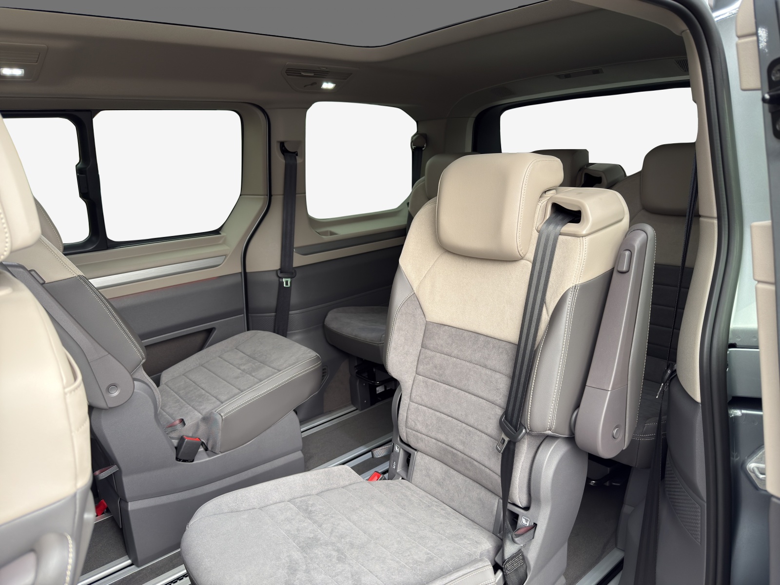VW Multivan 2.0 TDI Life DSG-image-11