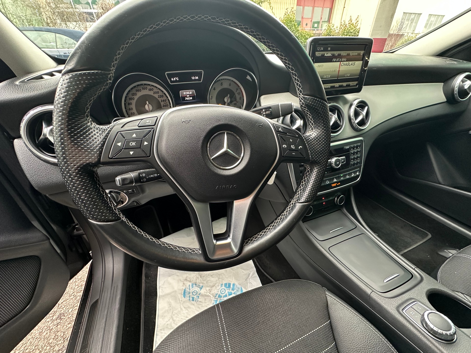 MERCEDES-BENZ GLA 250 Urban 4Matic 7G-DCT-image-15