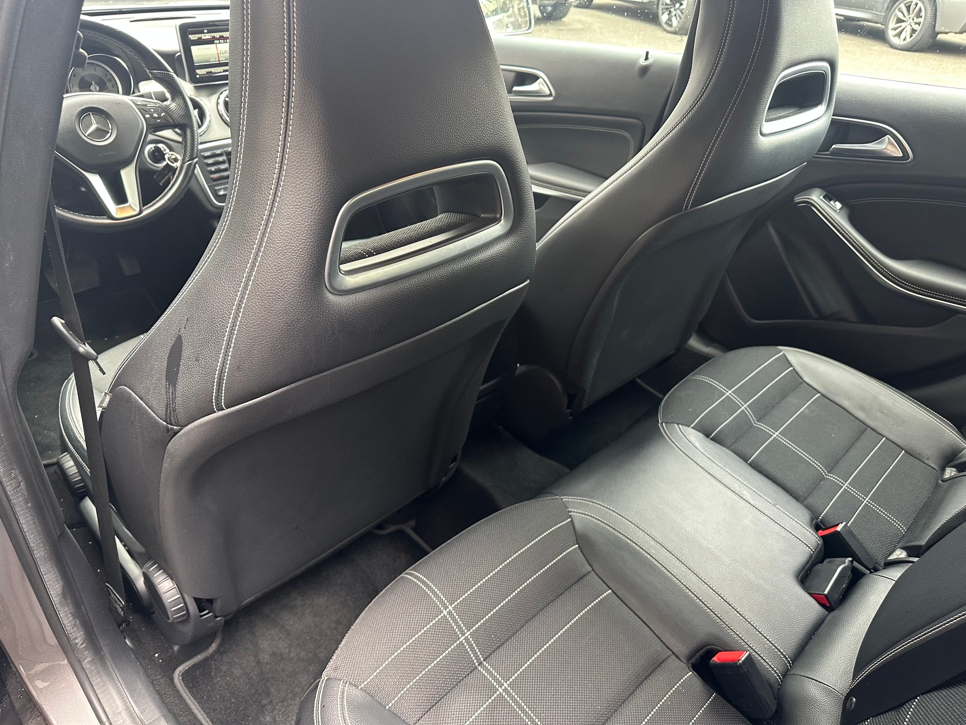 MERCEDES-BENZ GLA 250 Urban 4Matic 7G-DCT-image-8