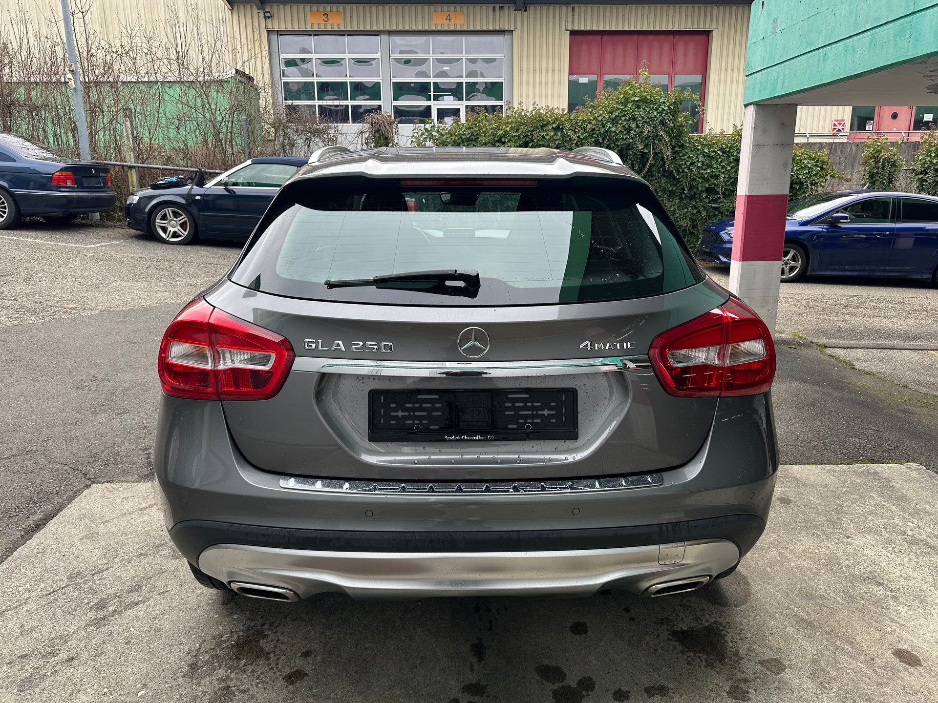 MERCEDES-BENZ GLA 250 Urban 4Matic 7G-DCT-image-4