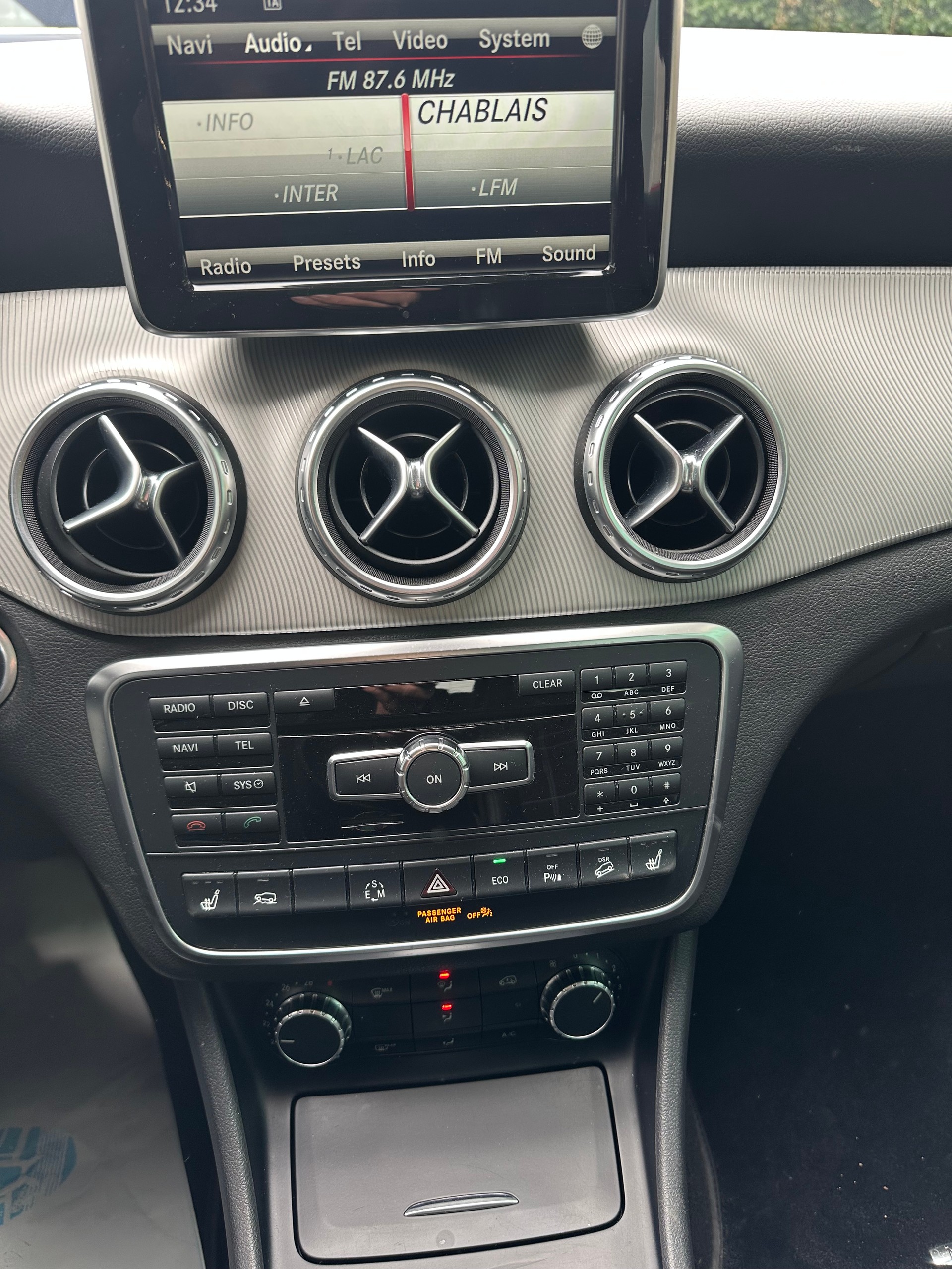 MERCEDES-BENZ GLA 250 Urban 4Matic 7G-DCT-image-13