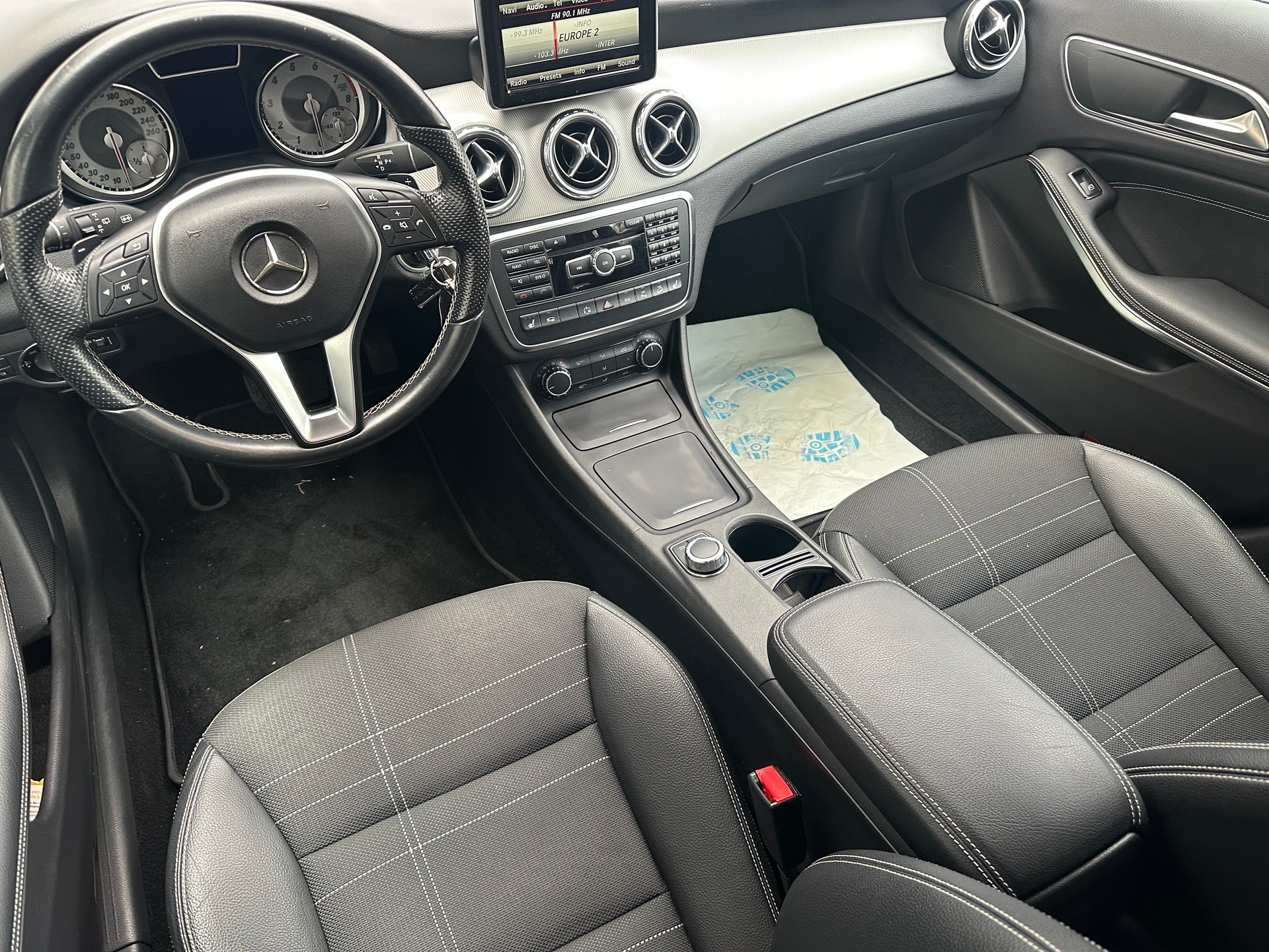 MERCEDES-BENZ GLA 250 Urban 4Matic 7G-DCT-image-9
