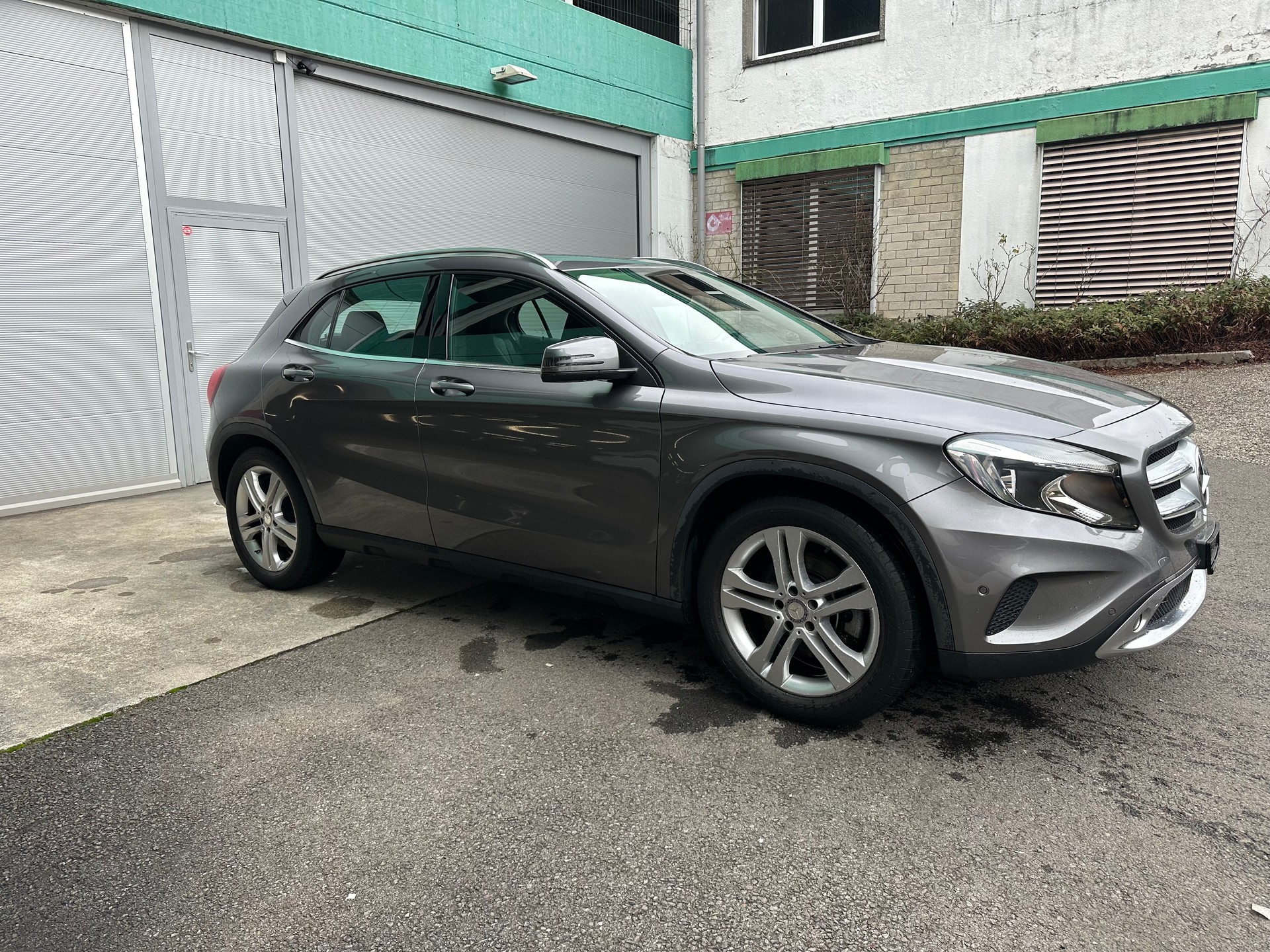 MERCEDES-BENZ GLA 250 Urban 4Matic 7G-DCT-image-2