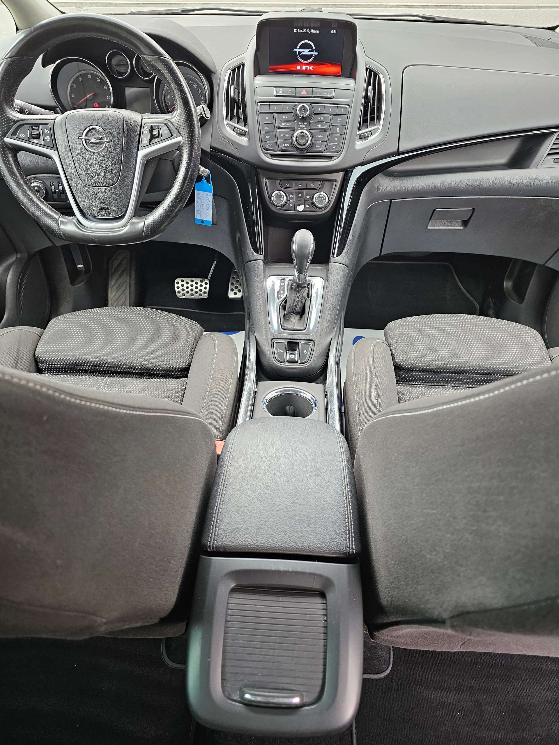OPEL Zafira Tourer 1.6i 16V Turbo Drive Automatic-image-8