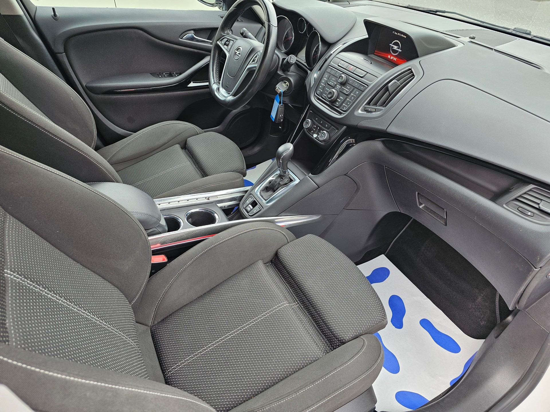 OPEL Zafira Tourer 1.6i 16V Turbo Drive Automatic-image-9