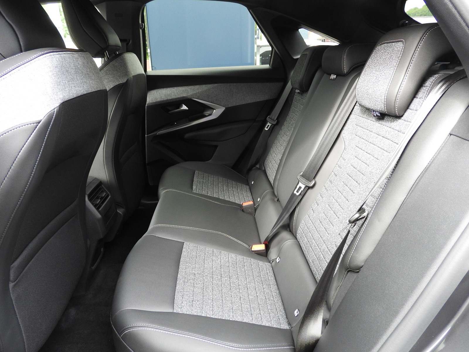 PEUGEOT 3008 145 CV MHEV DCS Allure Premium-image-9