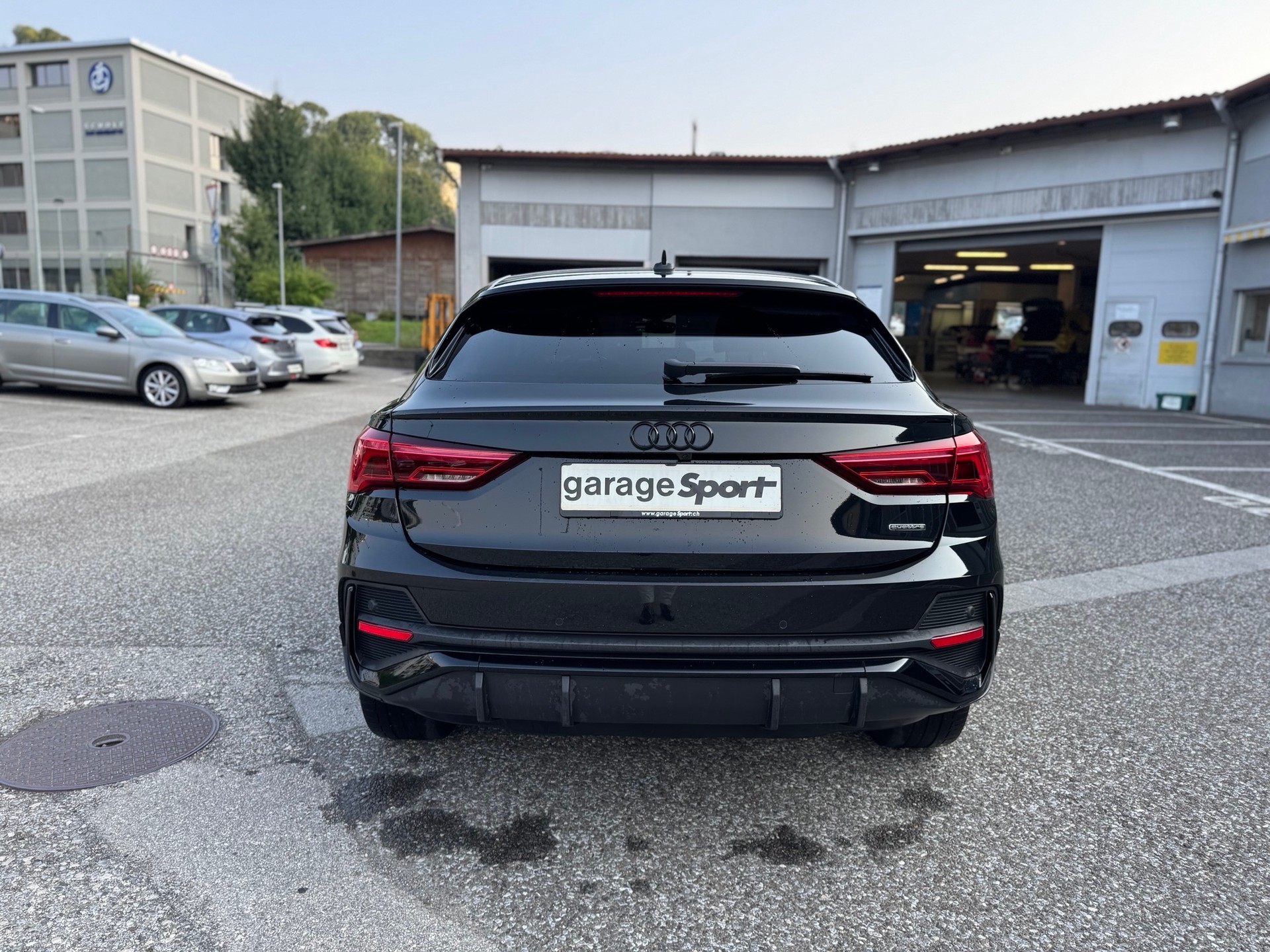 AUDI Q3 Sportback 35 TDI S line quattro S-tronic-image-4