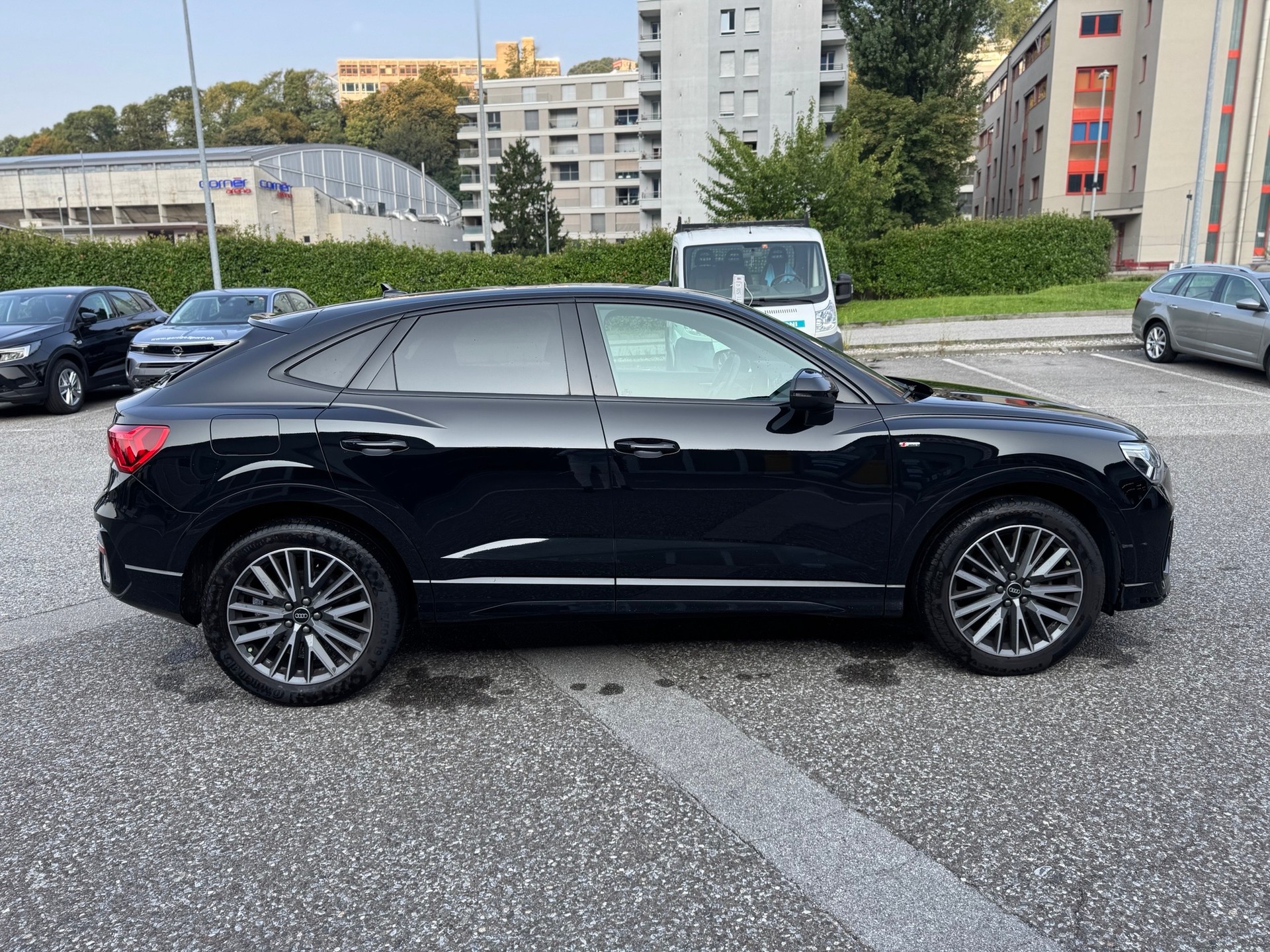 AUDI Q3 Sportback 35 TDI S line quattro S-tronic-image-6