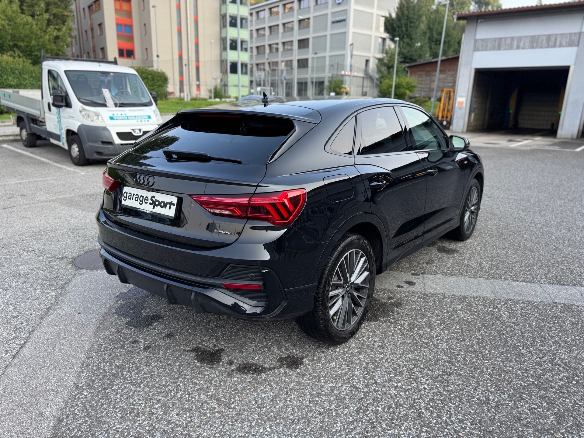 AUDI Q3 Sportback 35 TDI S line quattro S-tronic-image-5