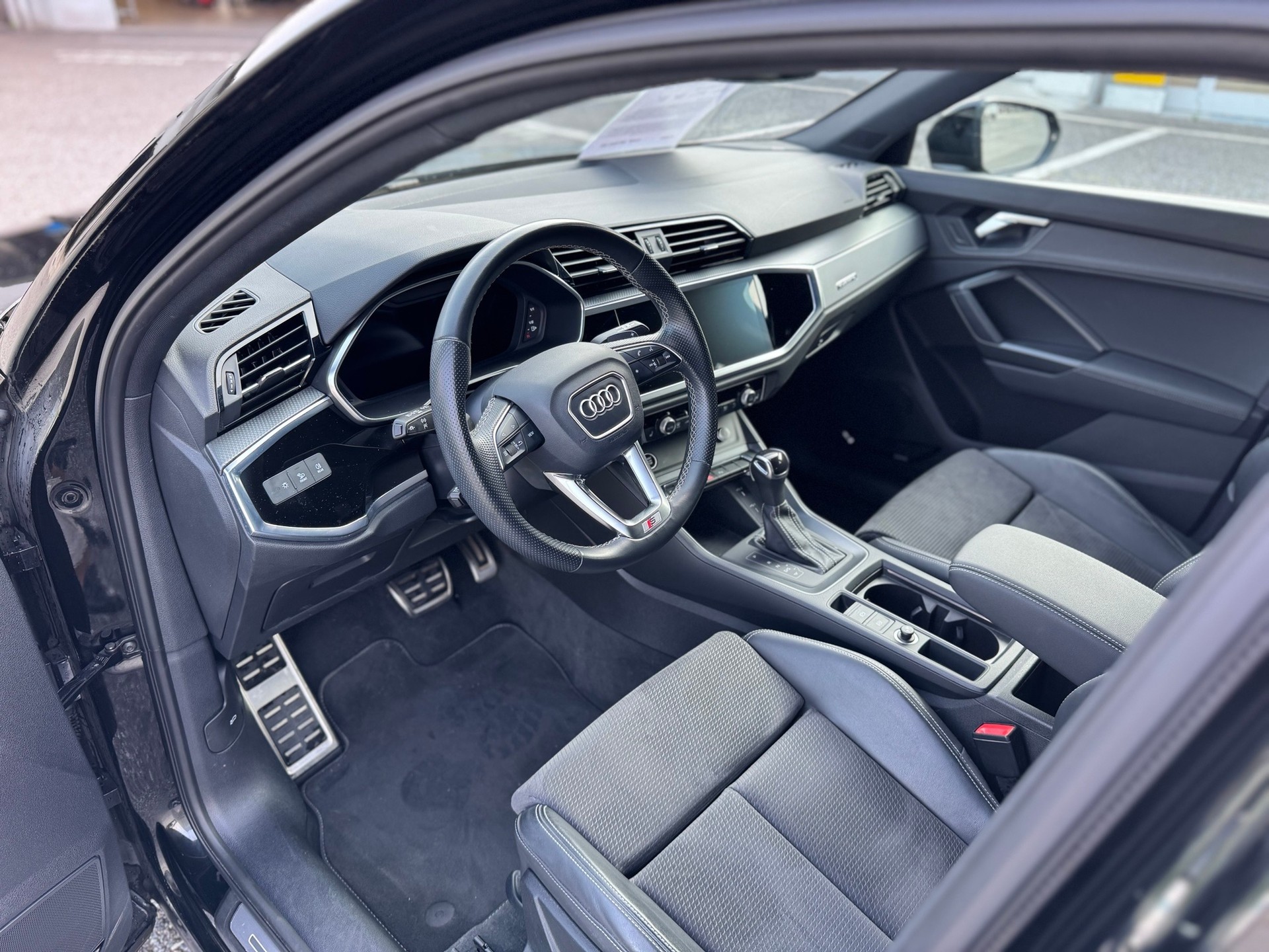 AUDI Q3 Sportback 35 TDI S line quattro S-tronic-image-9