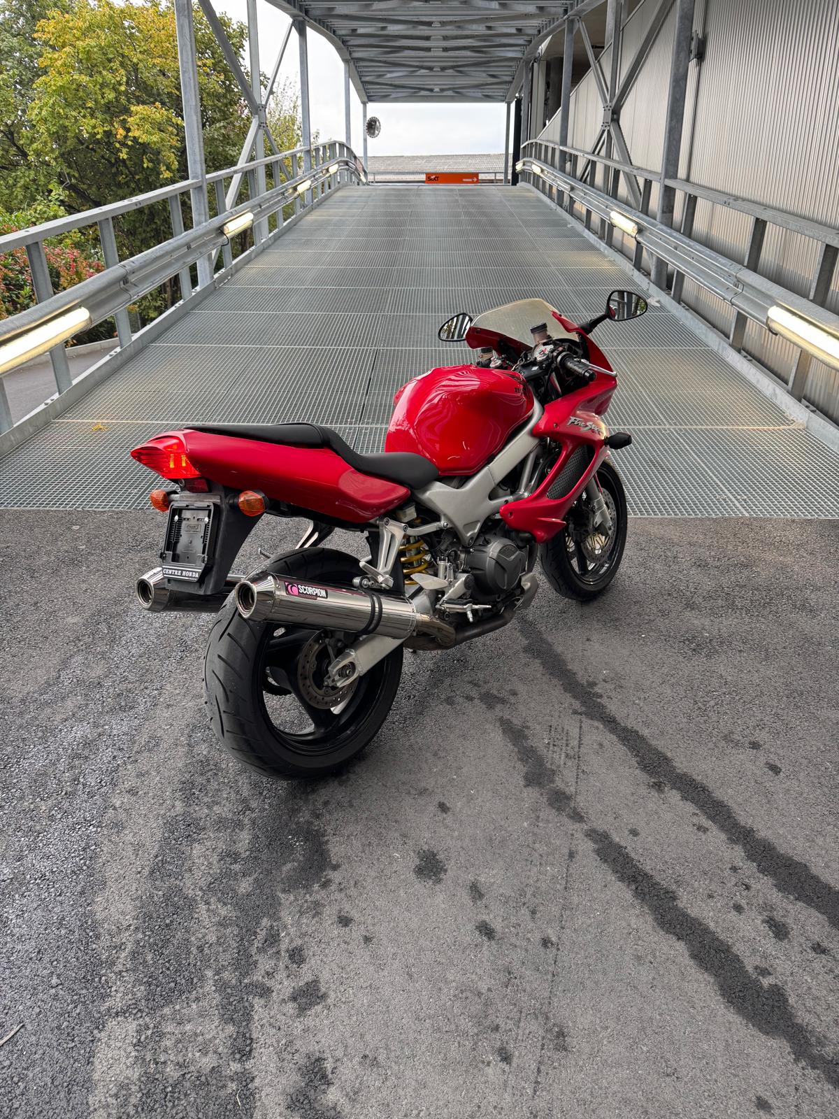 HONDA VTR 1000 F Y Fire Storm-showroom-element-3