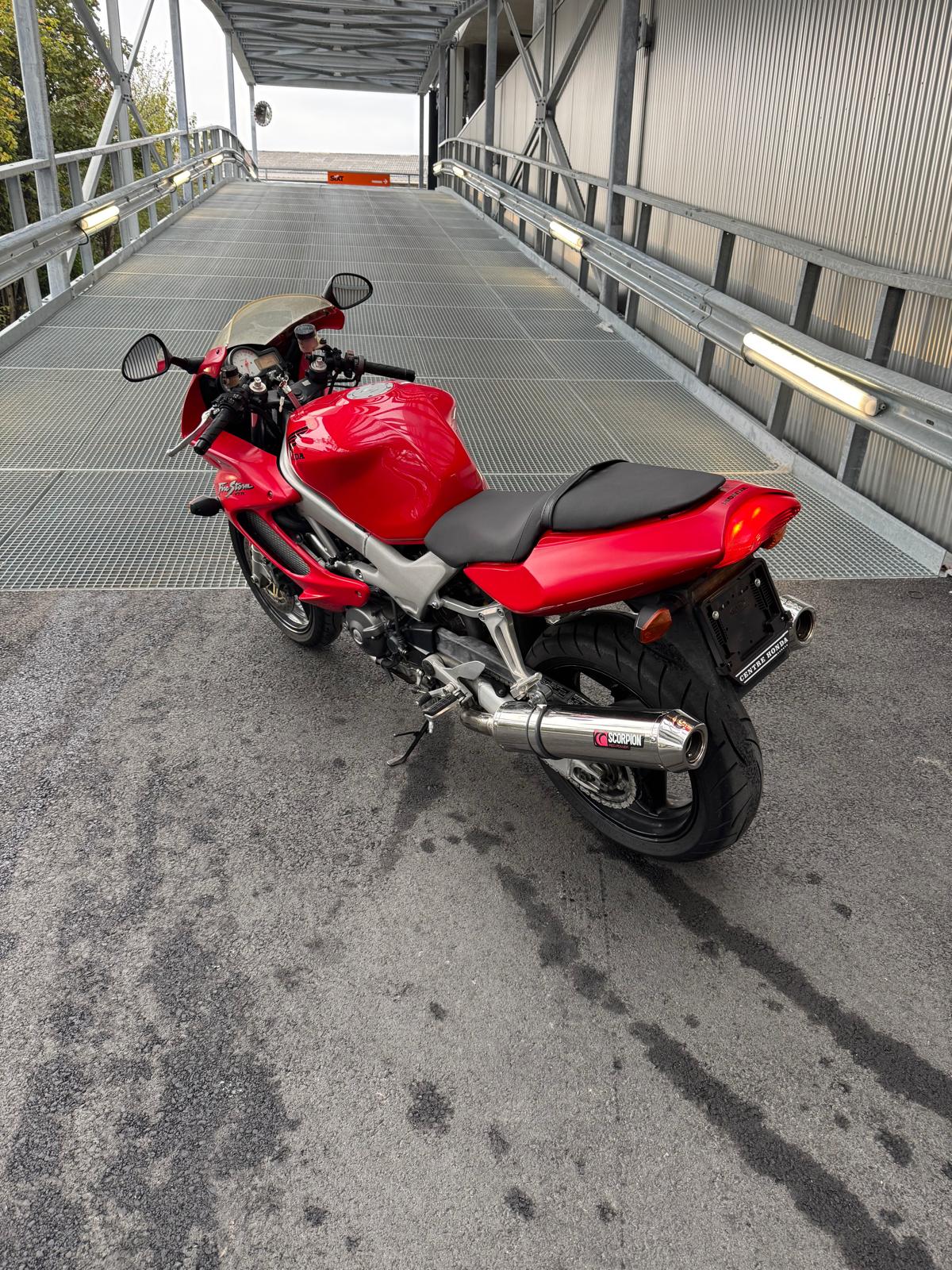 HONDA VTR 1000 F Y Fire Storm-showroom-element-2