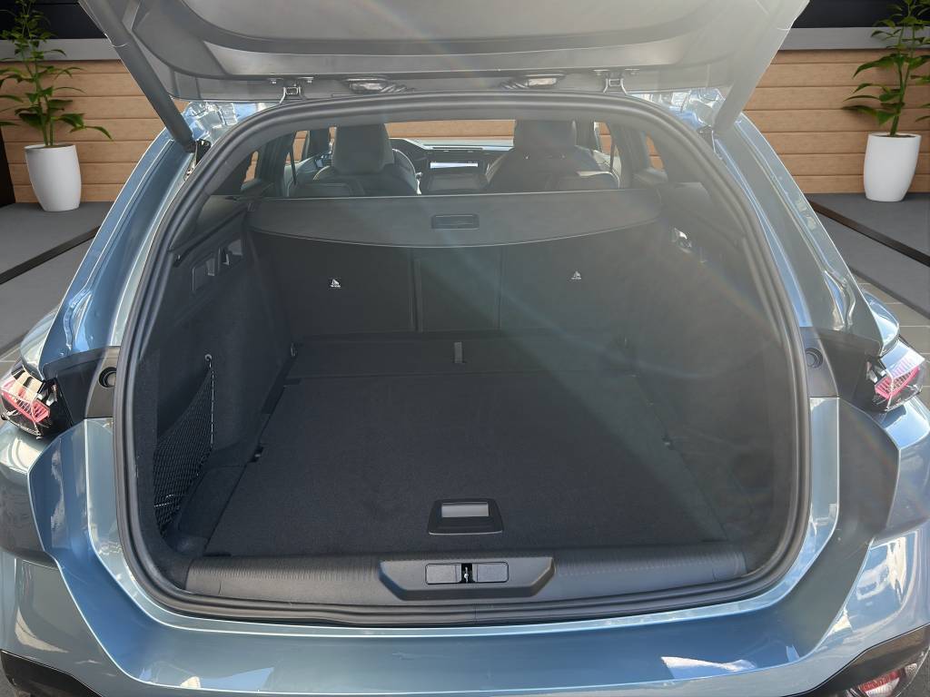 PEUGEOT 308 SW 1.2 HEV 145 GT-image-11
