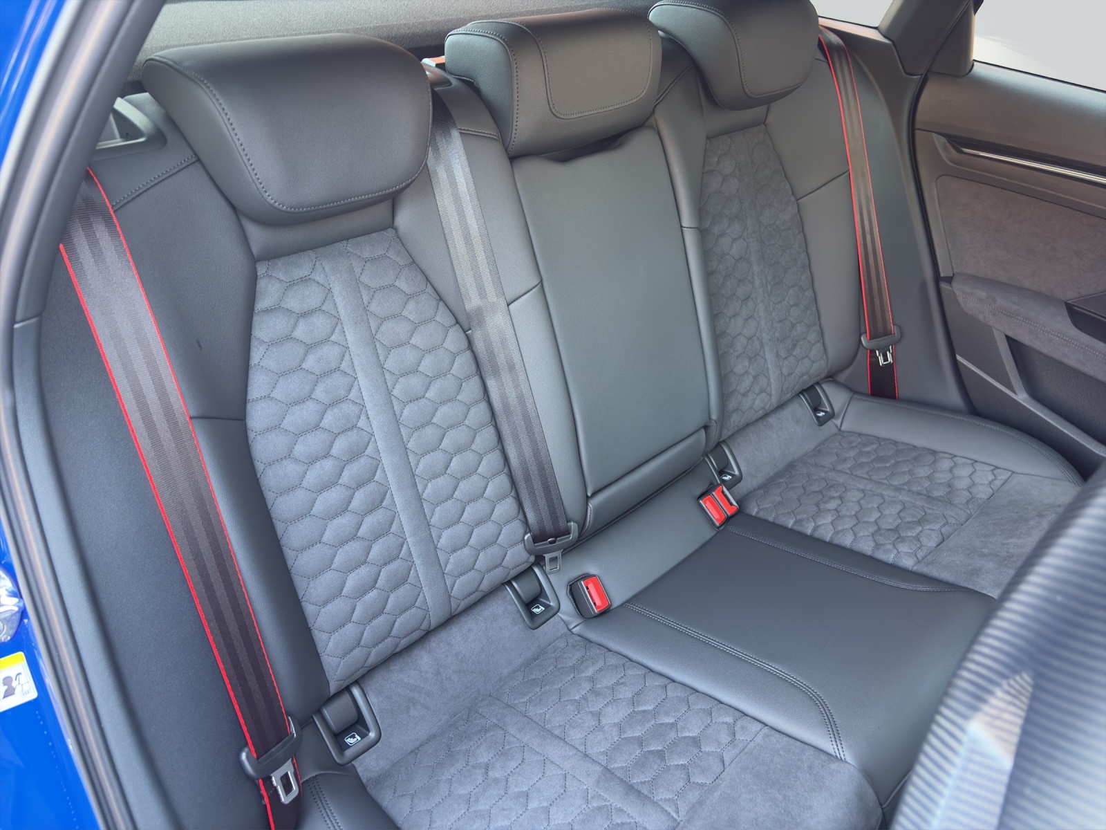 AUDI RS3 Sportback 2.5 TSI quattro S-tronic-image-8