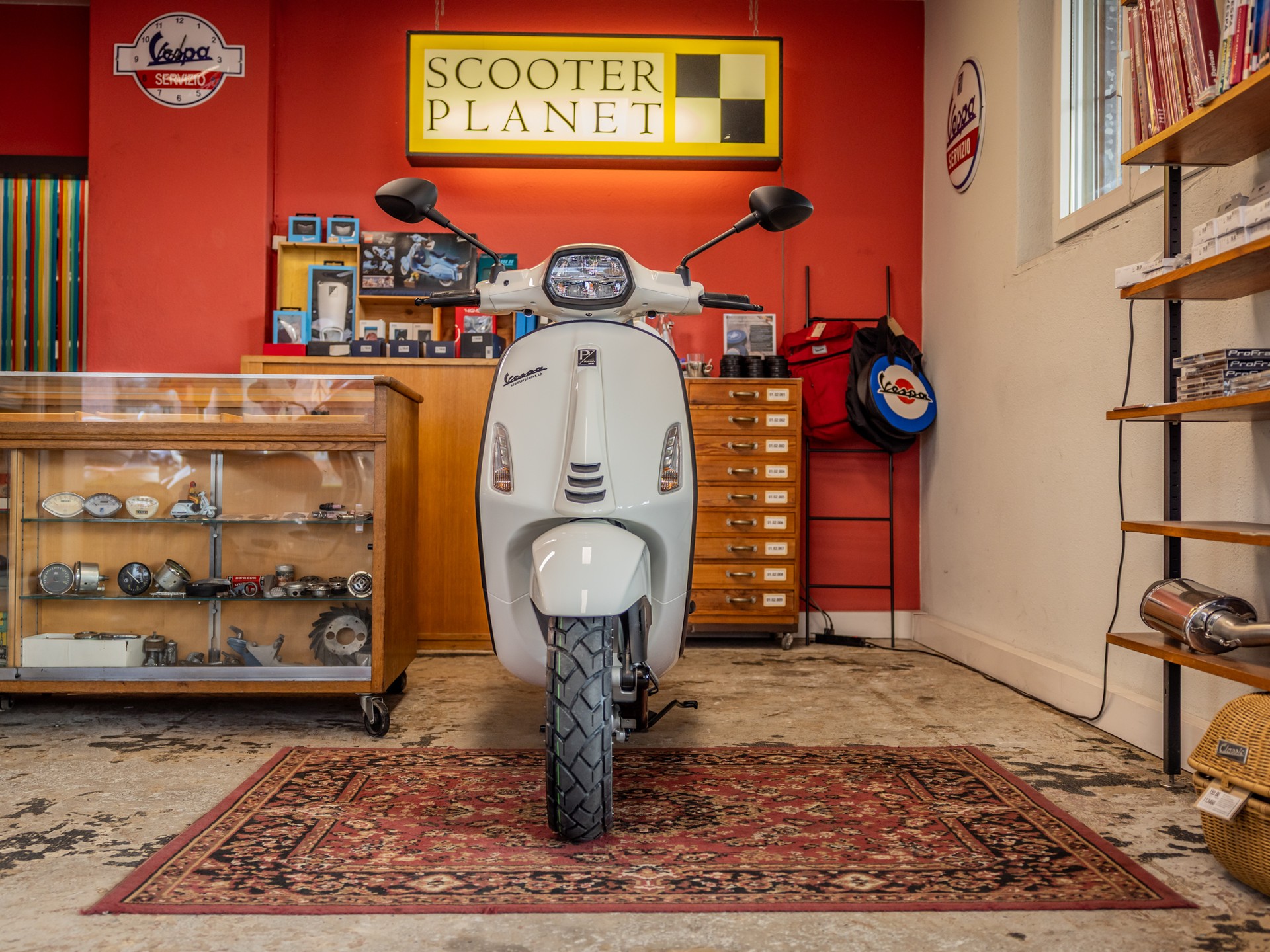 PIAGGIO Vespa 125 Sprint Black & White SP-Special-showroom-element-1