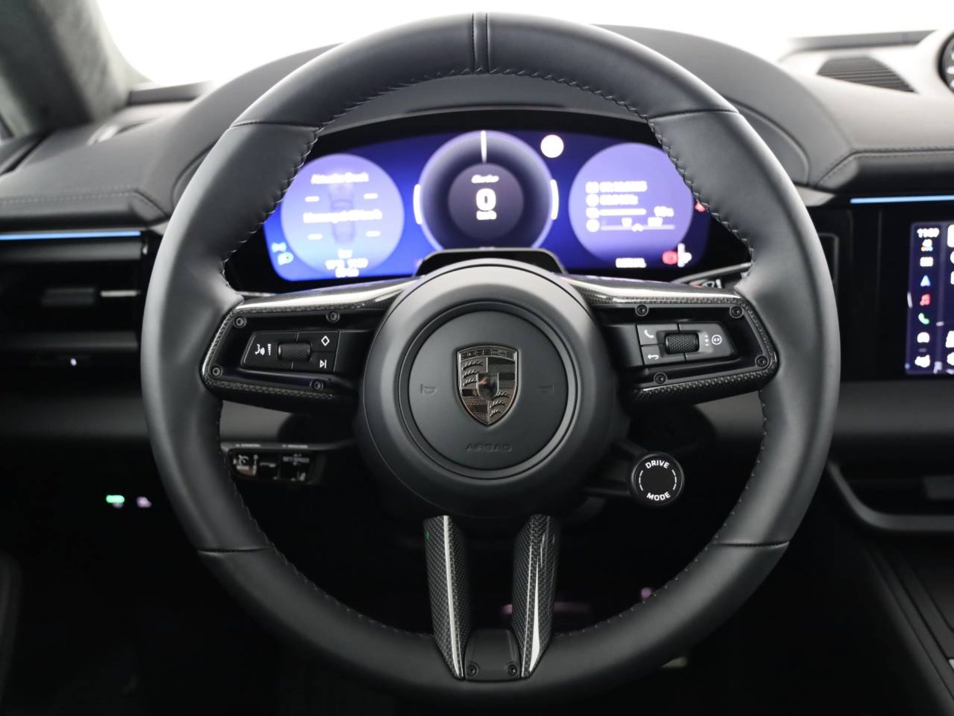 PORSCHE Macan Turbo-image-10