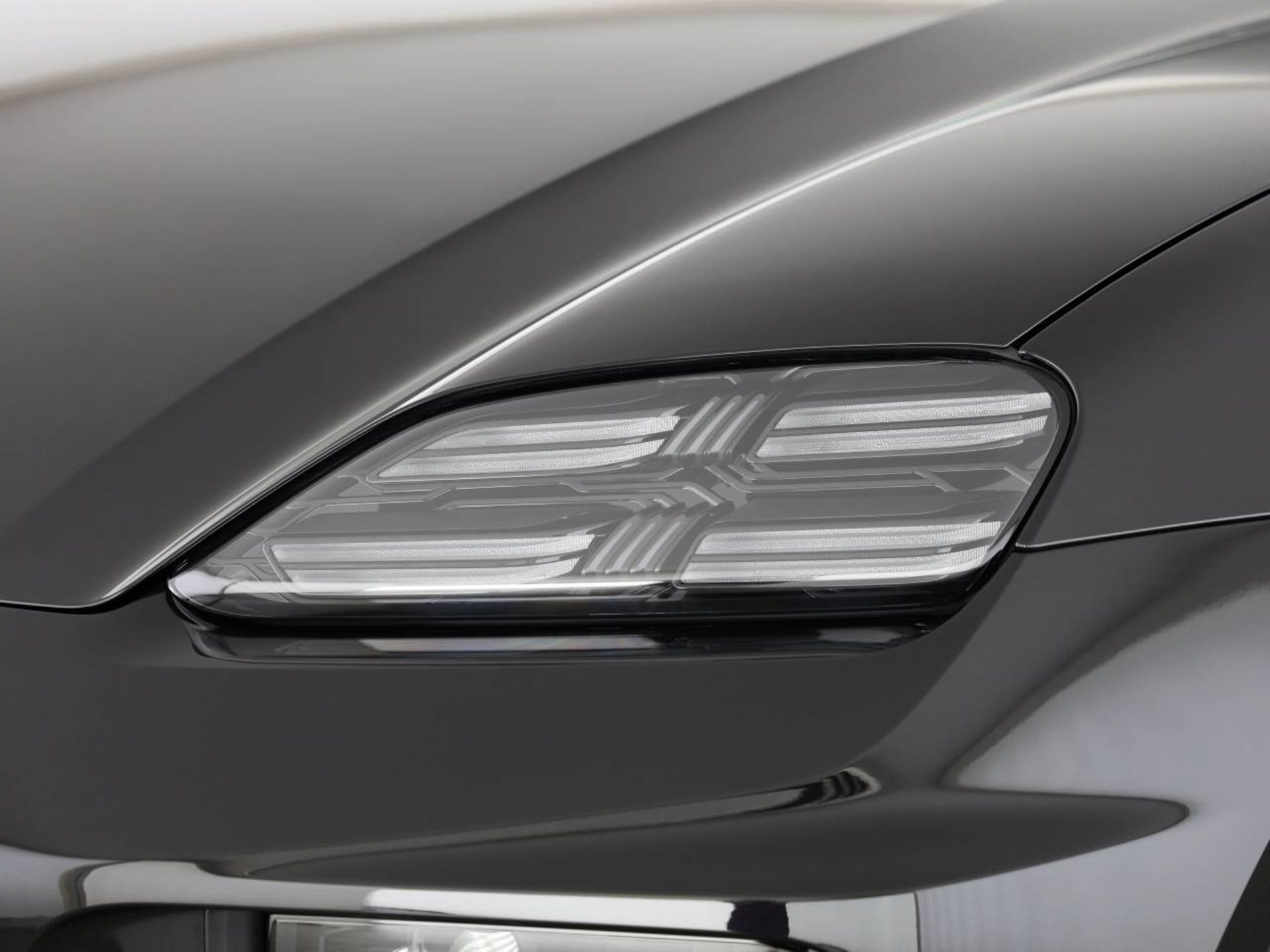 PORSCHE Macan Turbo-image-8