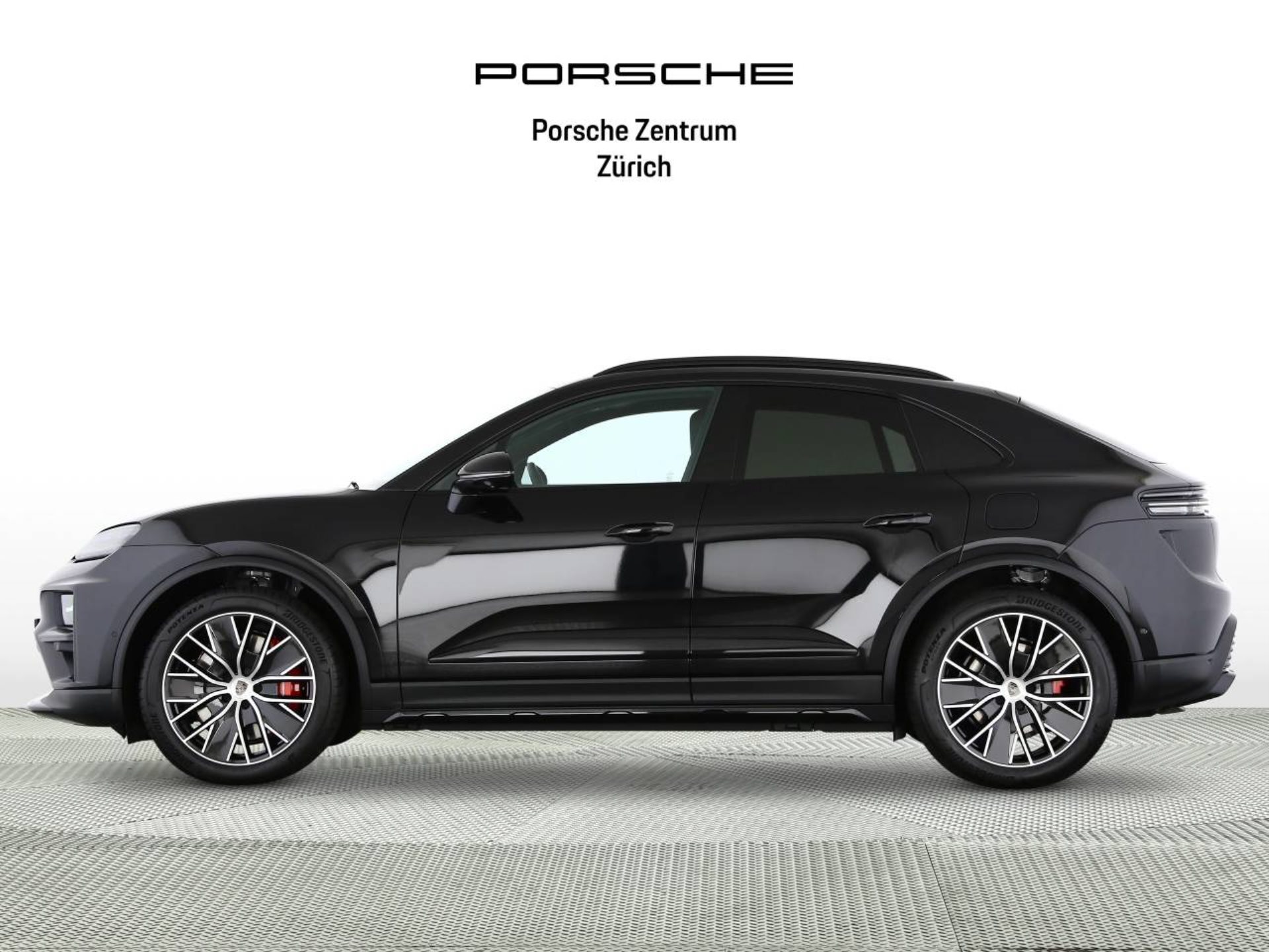 PORSCHE Macan Turbo-image-1