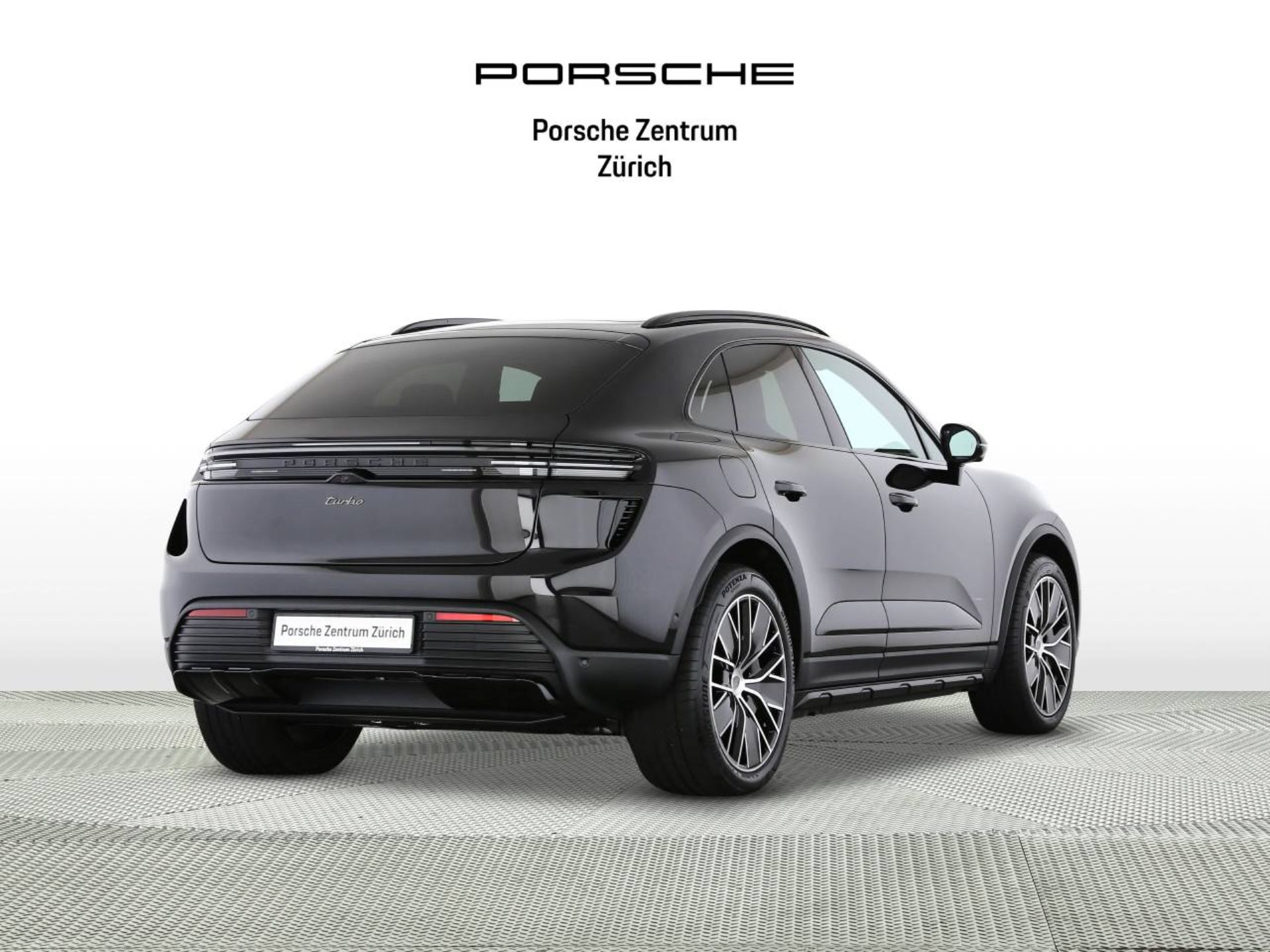 PORSCHE Macan Turbo-image-2