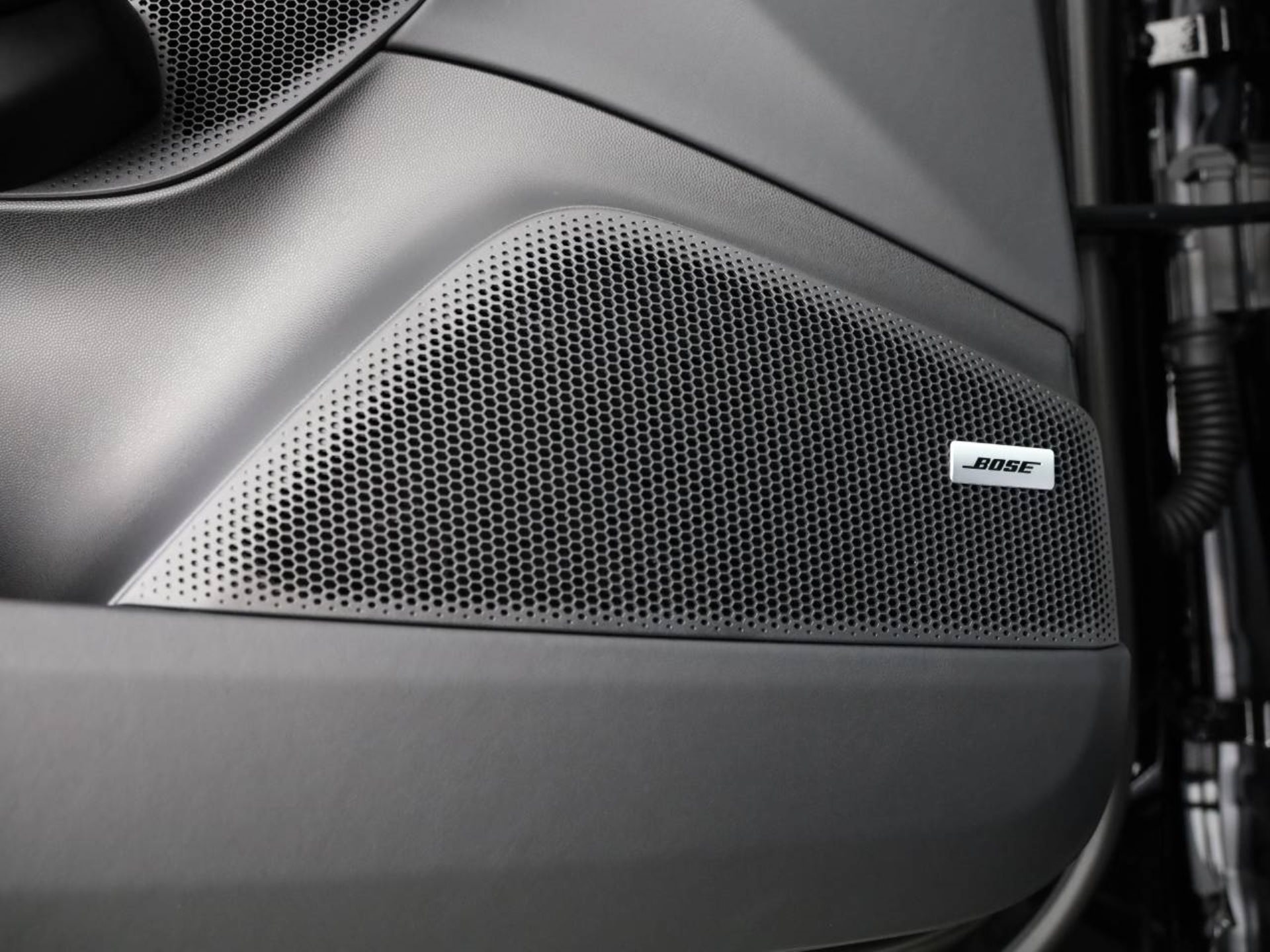 PORSCHE Macan Turbo-image-18