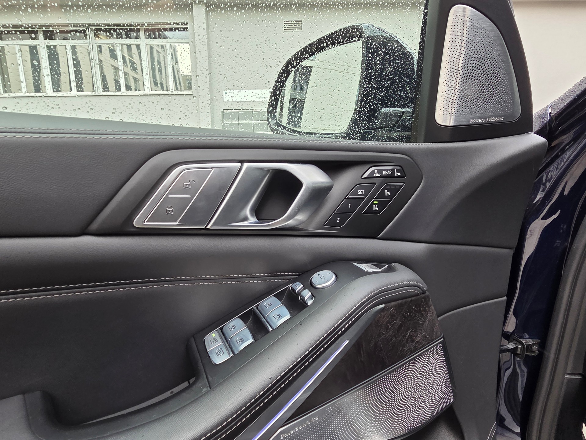 BMW X7 xDrive 48V 40d Steptronic-image-8