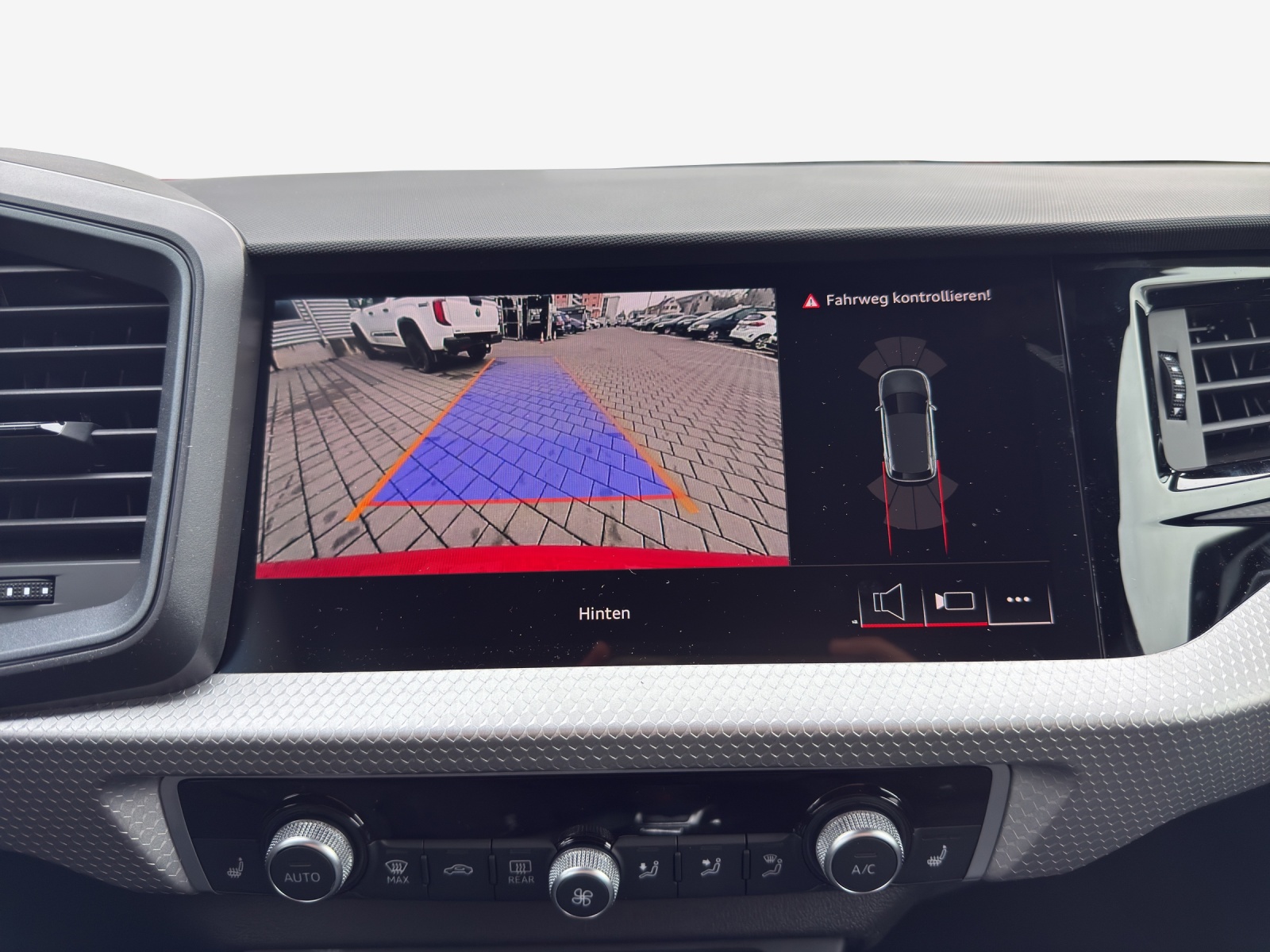 AUDI A1 Sportback 30 TFSI S Line Attraction S-tronic-image-14