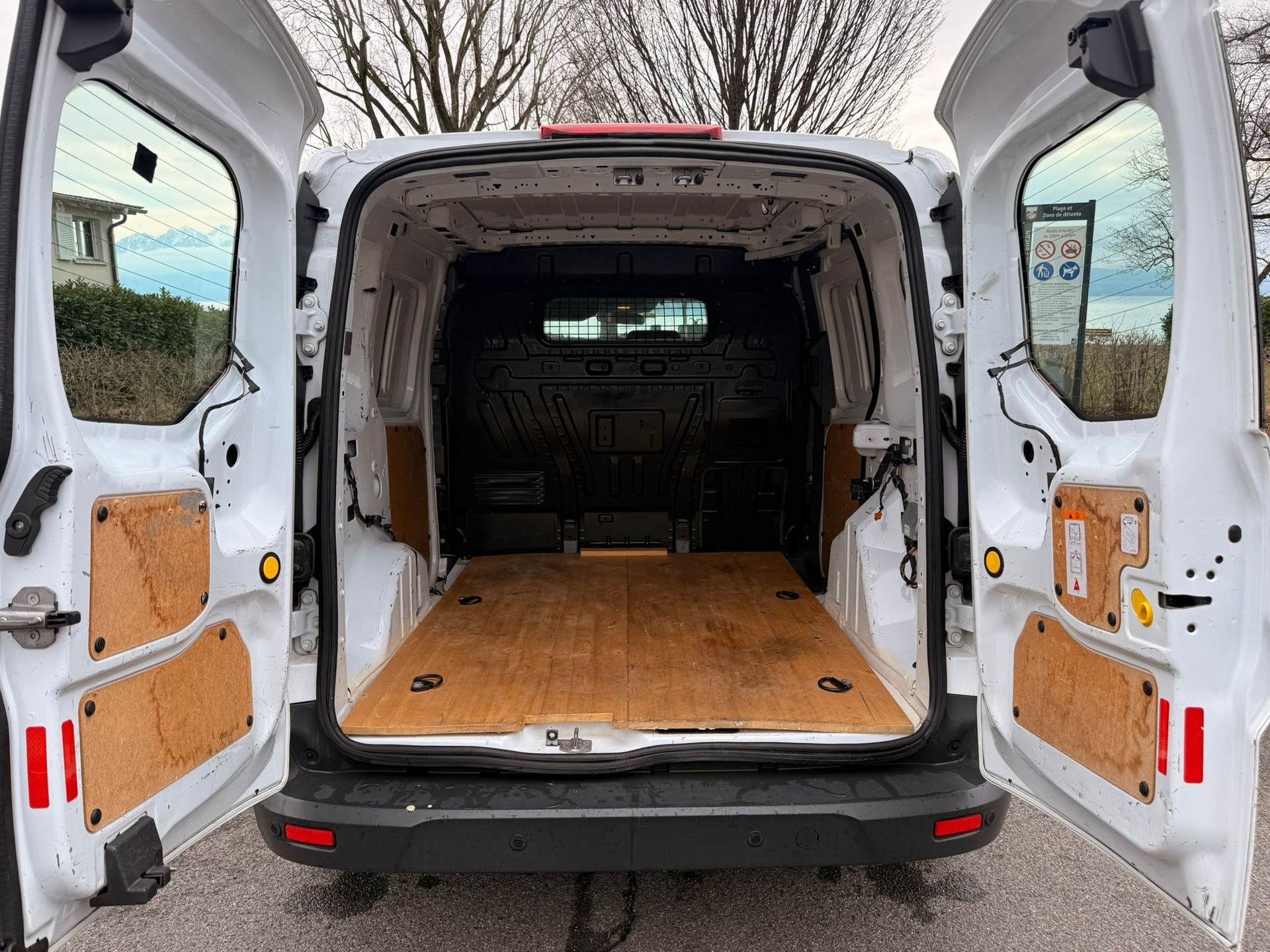 FORD Transit Connect Van T200 1.0 EcoBoost Trend-image-23