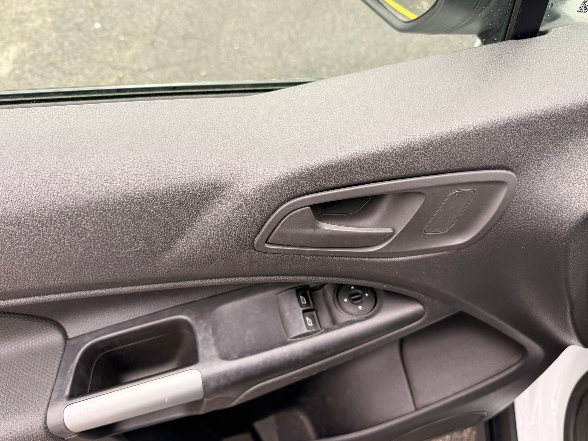 FORD Transit Connect Van T200 1.0 EcoBoost Trend-image-19